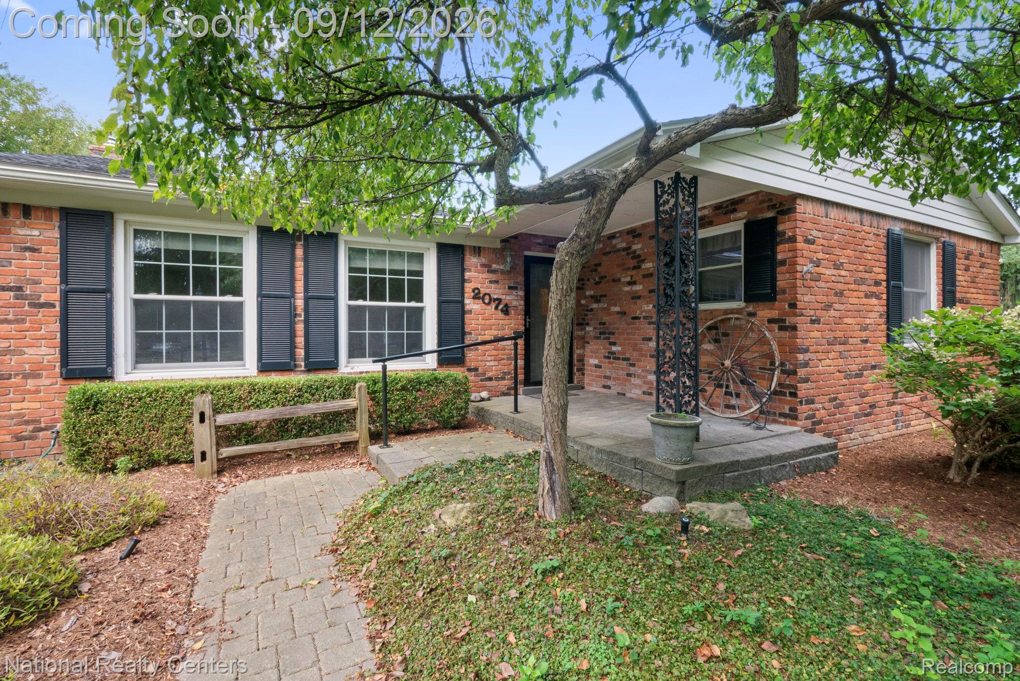 2074 Pear Tree Lane Property Photo 3