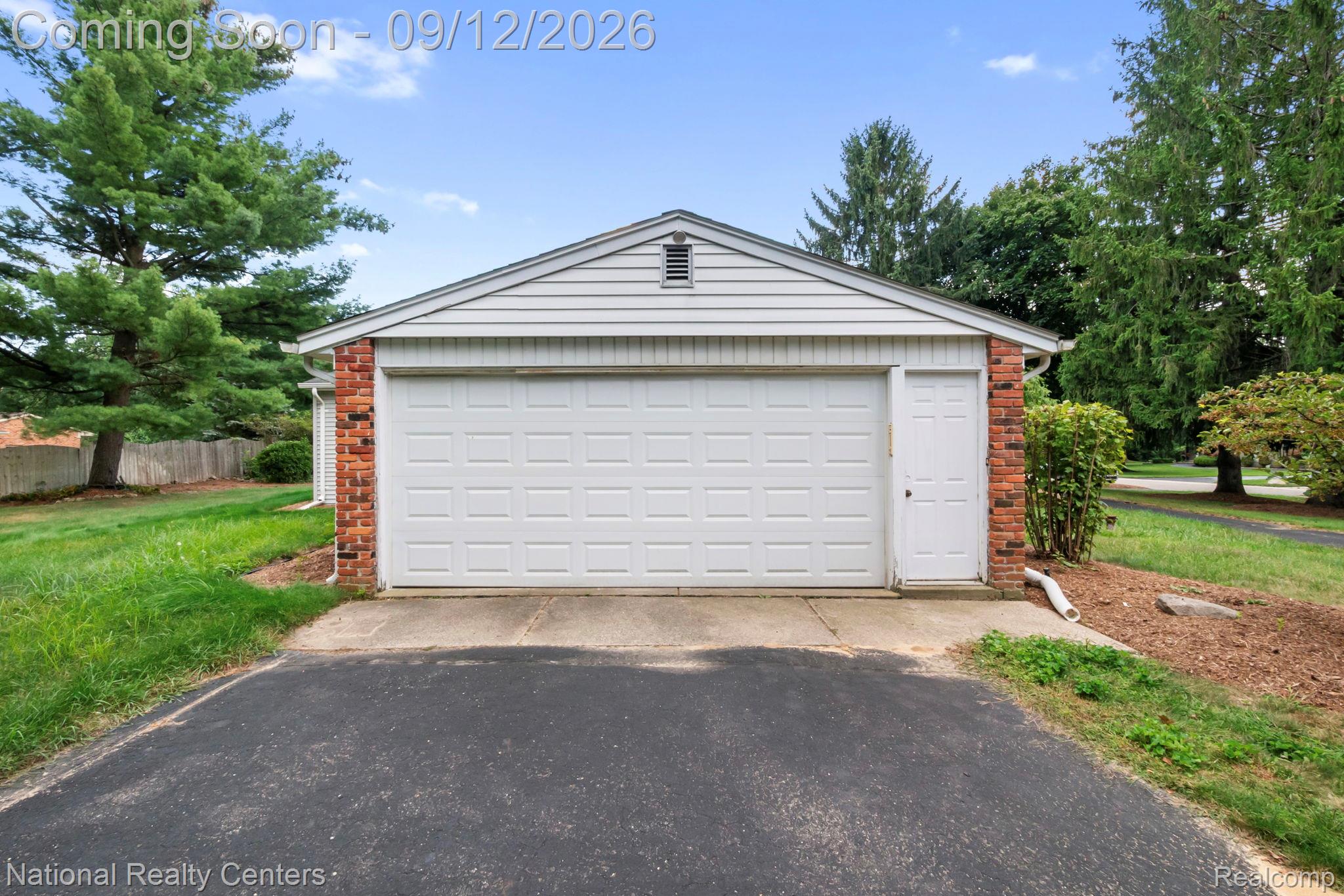 2074 Pear Tree Lane Property Photo 15