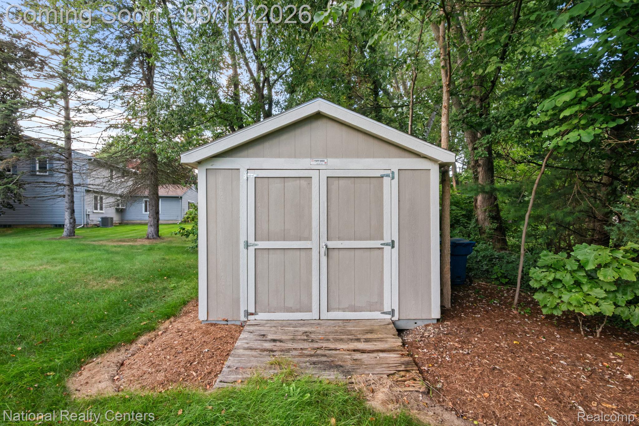 2074 Pear Tree Lane Property Photo 19