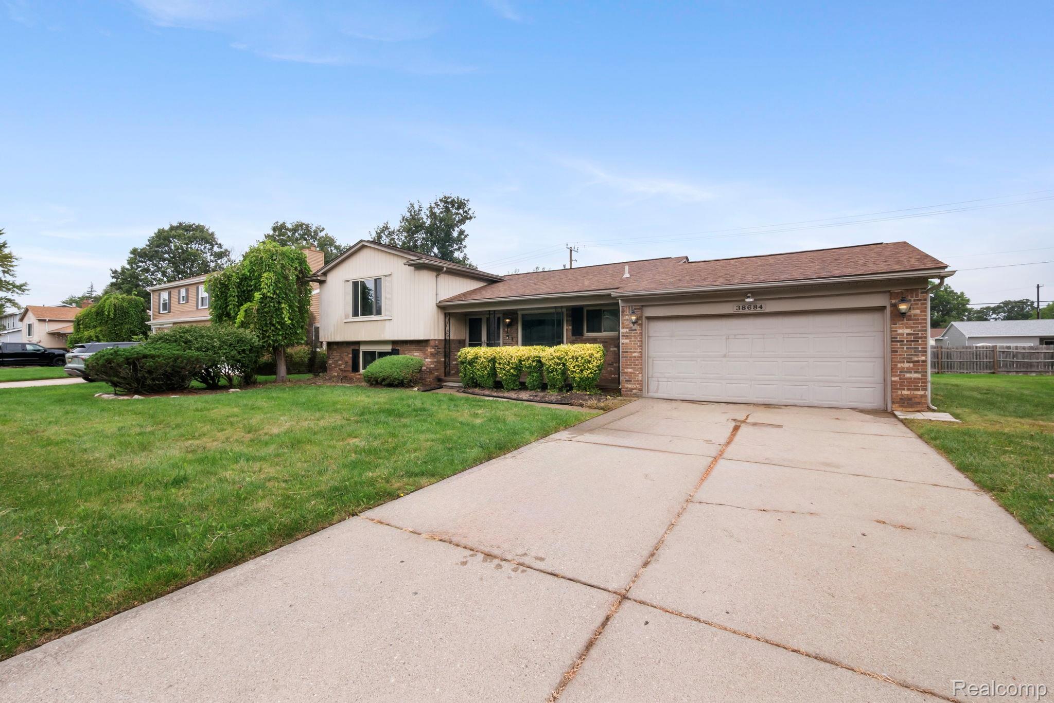 38684 Meadowlawn Street Property Photo 1