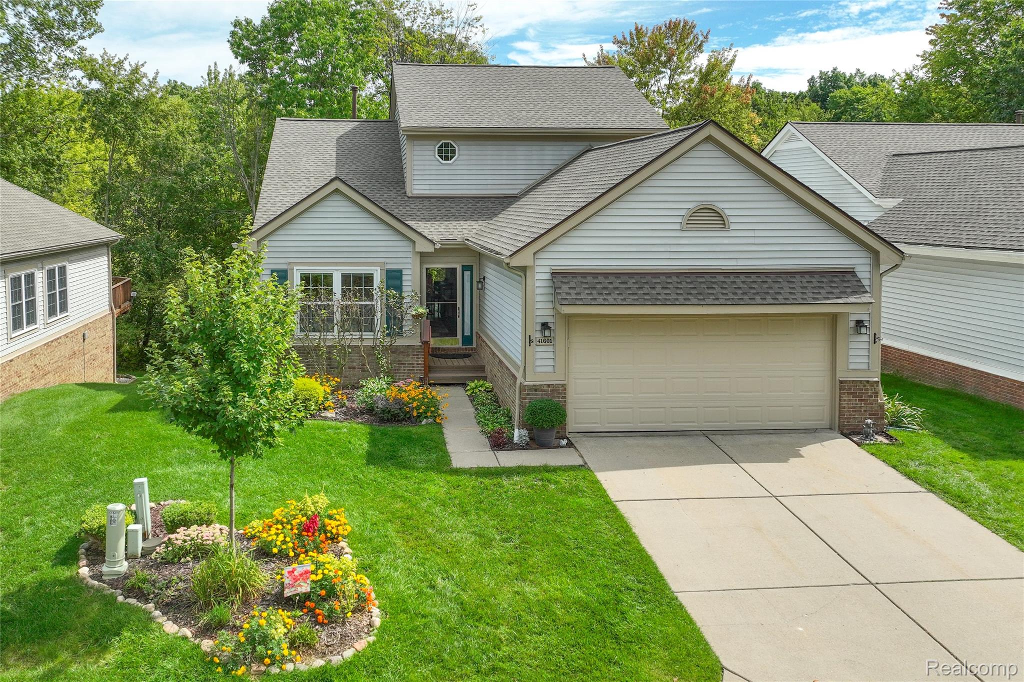 41601 Sleepy Hollow Drive Property Photo 1