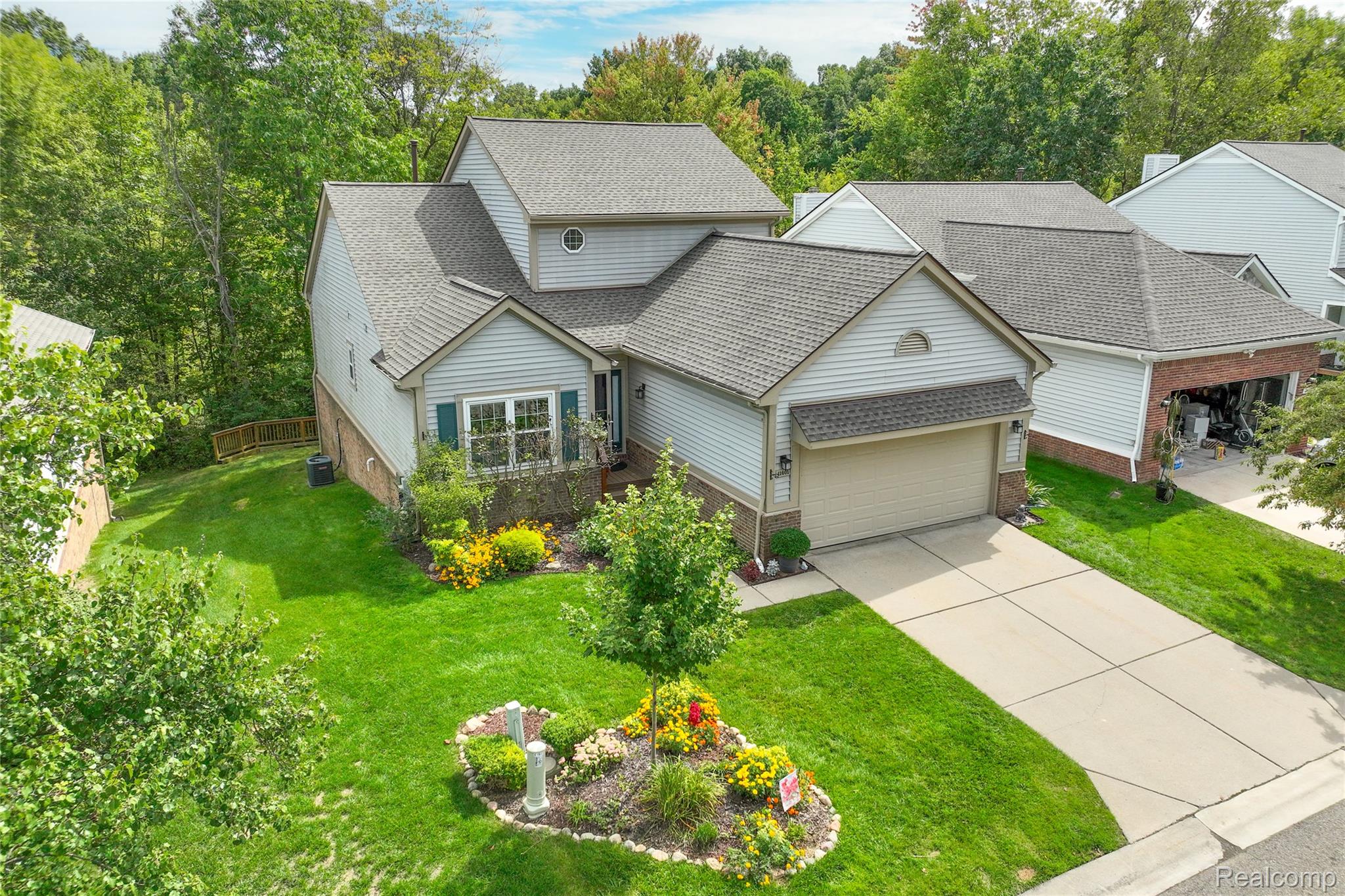 41601 Sleepy Hollow Drive Property Photo 3