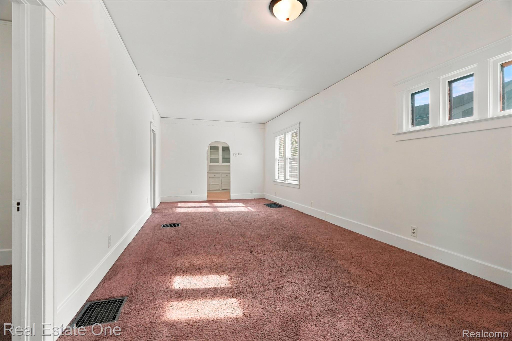 36 W Broadway Street Property Photo 5