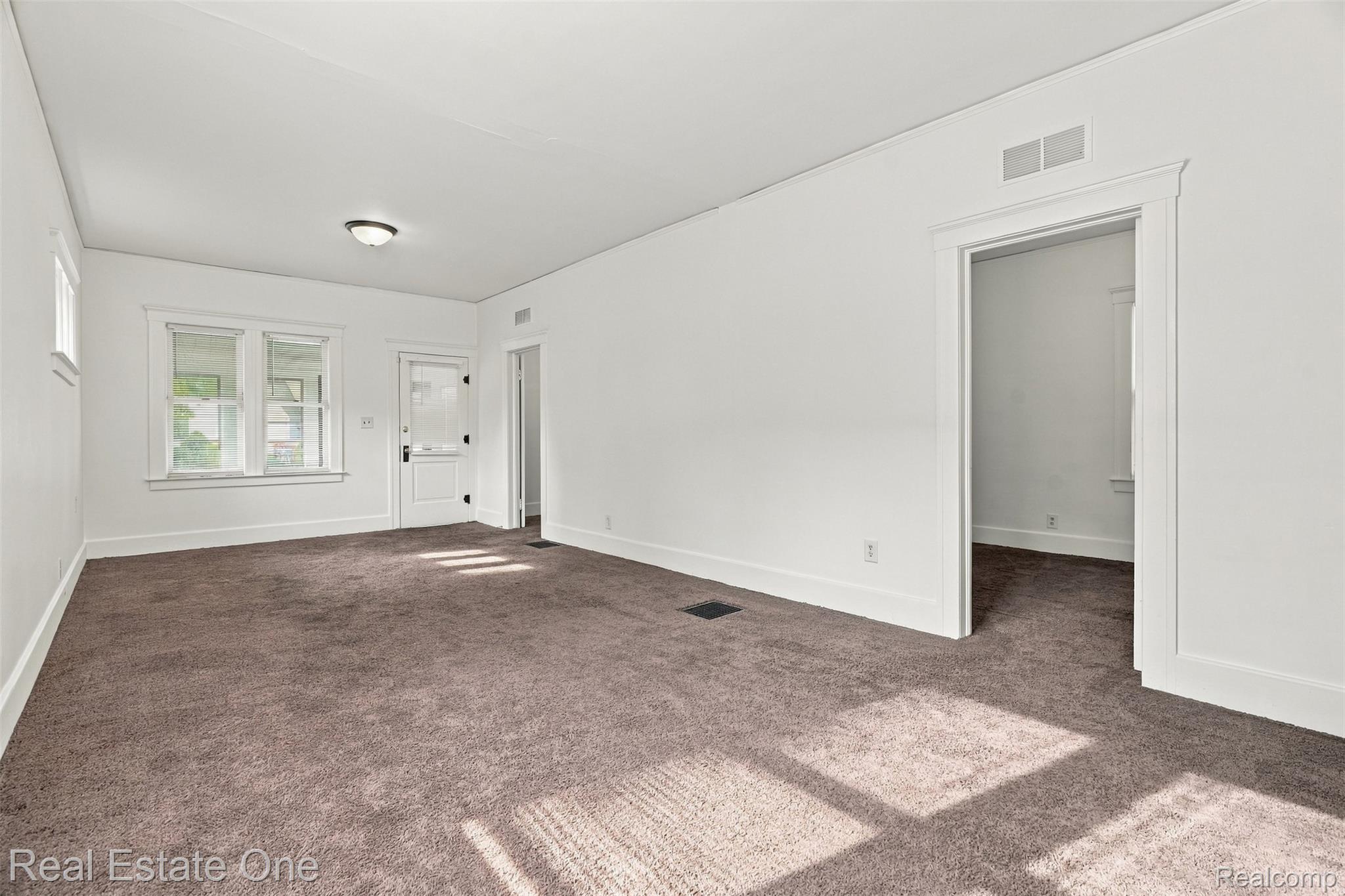 36 W Broadway Street Property Photo 6