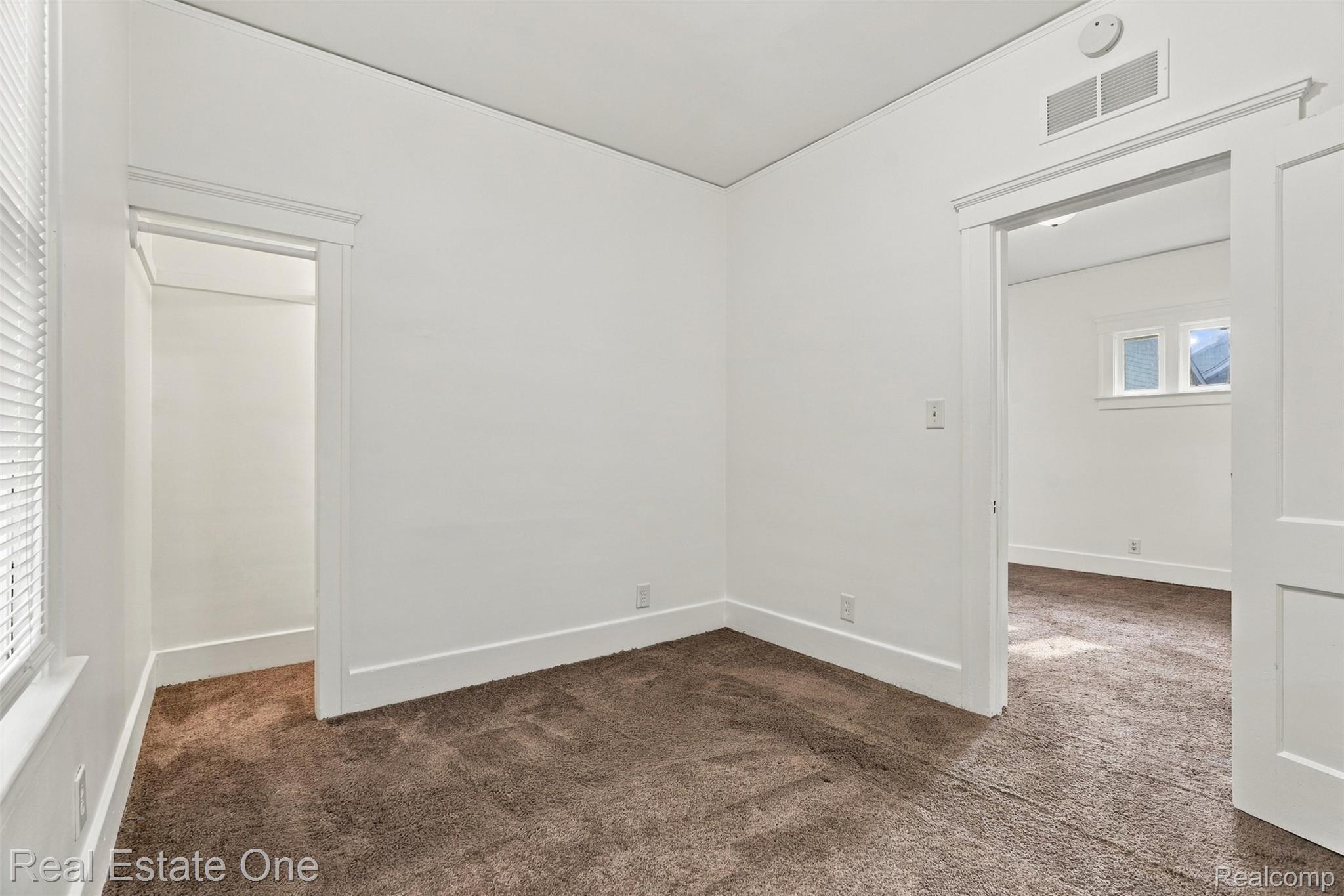 36 W Broadway Street Property Photo 8