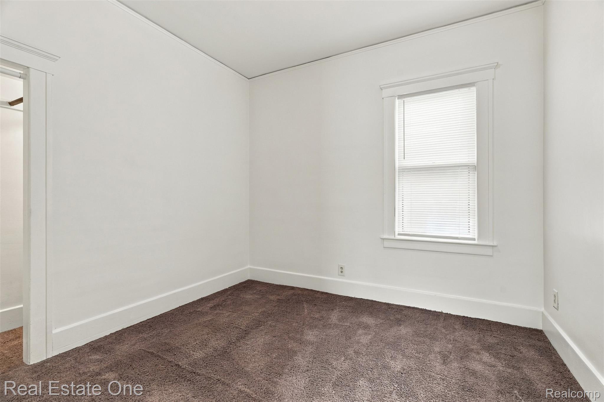 36 W Broadway Street Property Photo 10