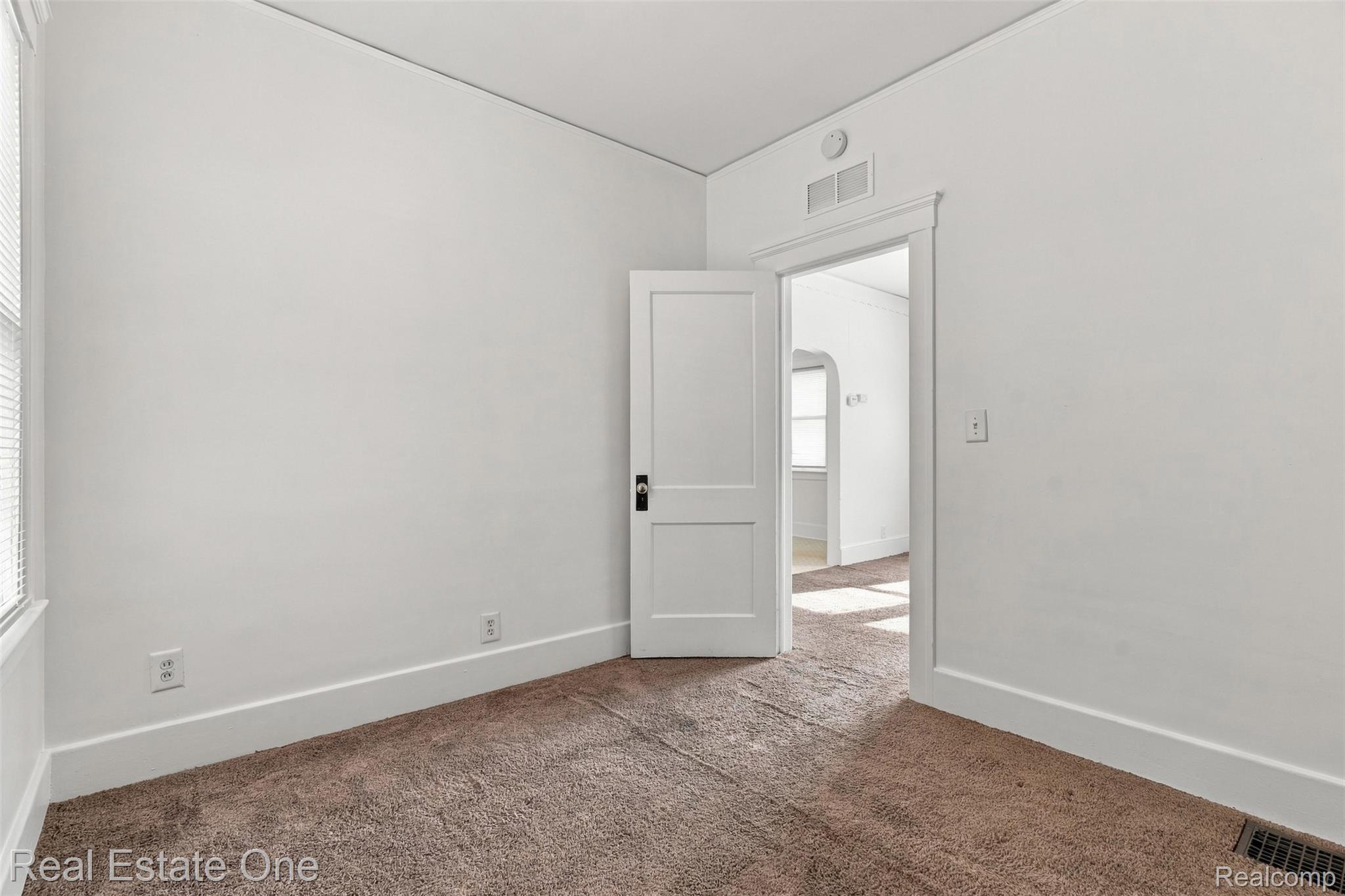 36 W Broadway Street Property Photo 11