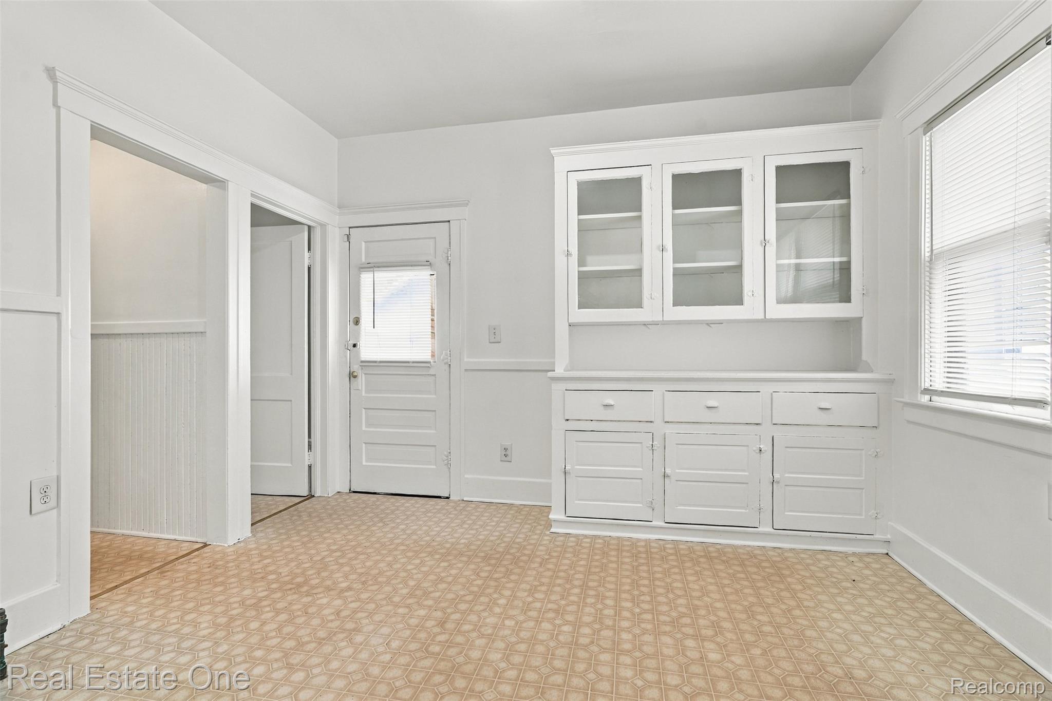 36 W Broadway Street Property Photo 12