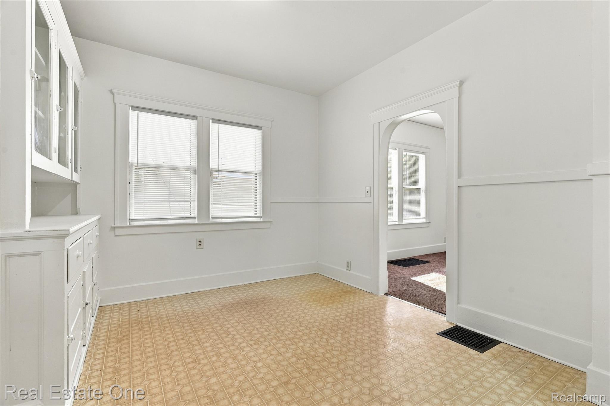 36 W Broadway Street Property Photo 13