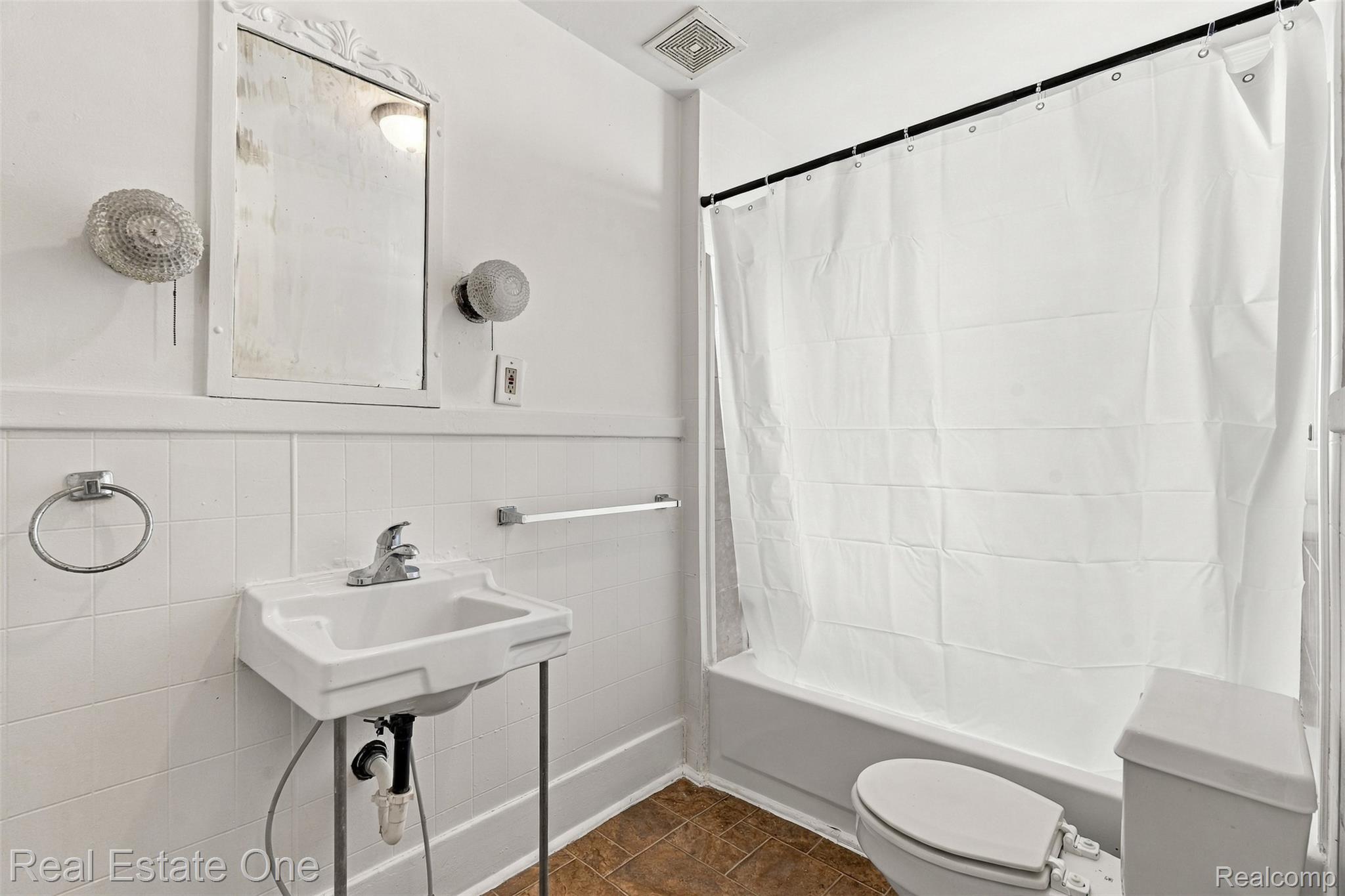 36 W Broadway Street Property Photo 15