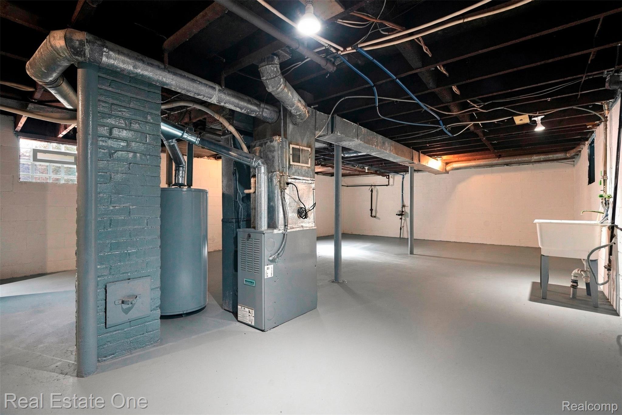 36 W Broadway Street Property Photo 16