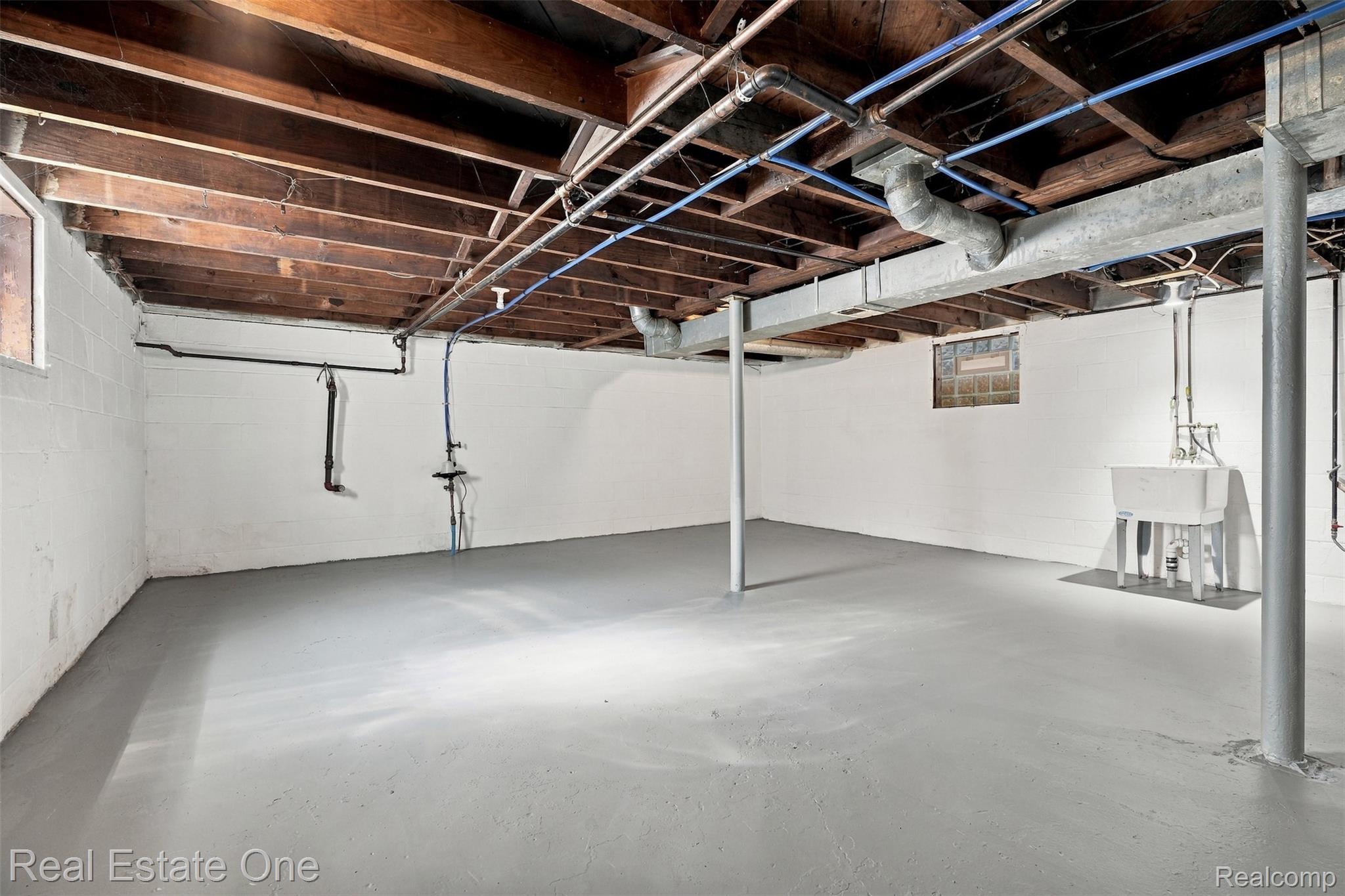 36 W Broadway Street Property Photo 17