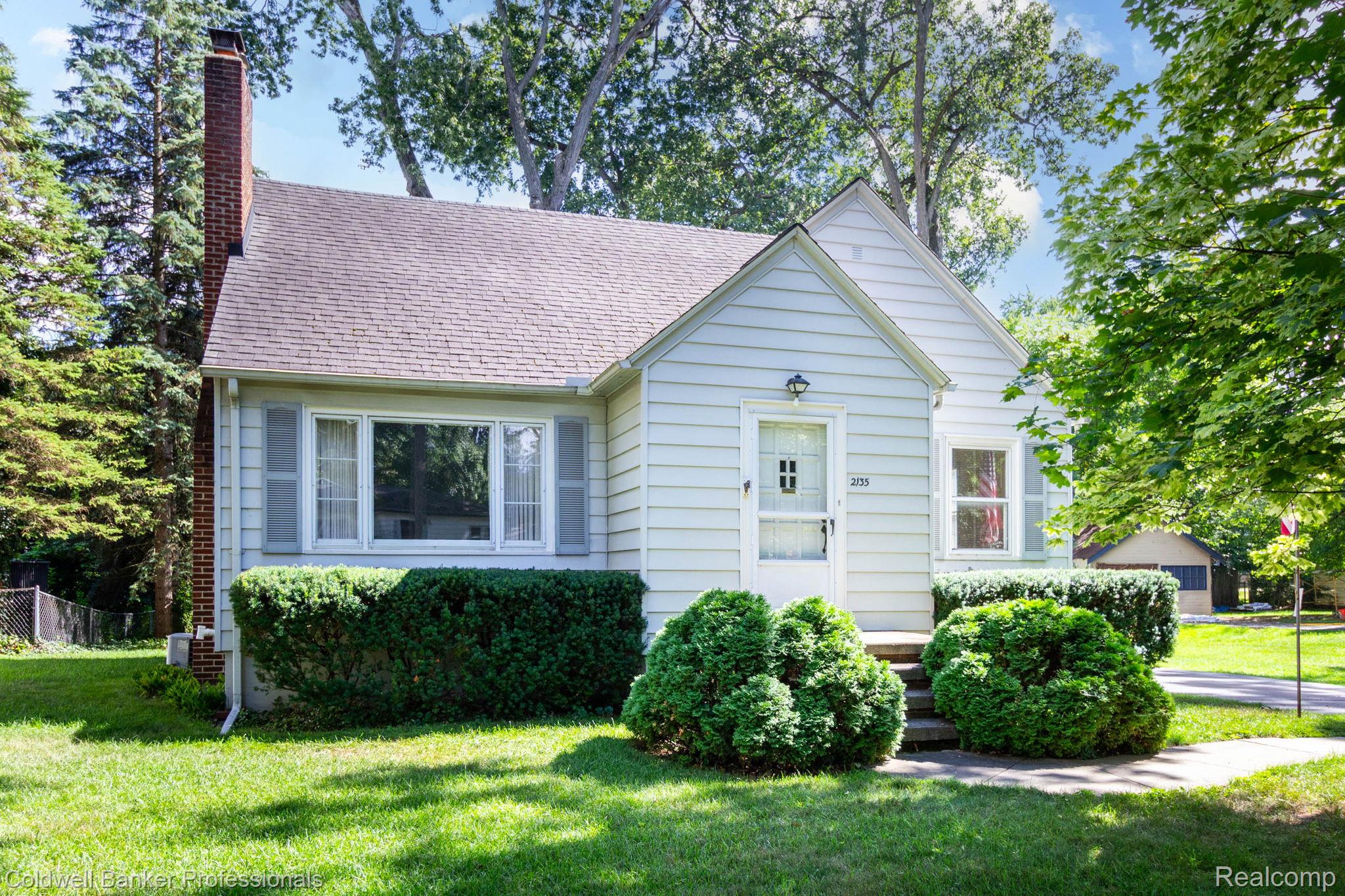 2135 Pontiac Drive Property Photo 1