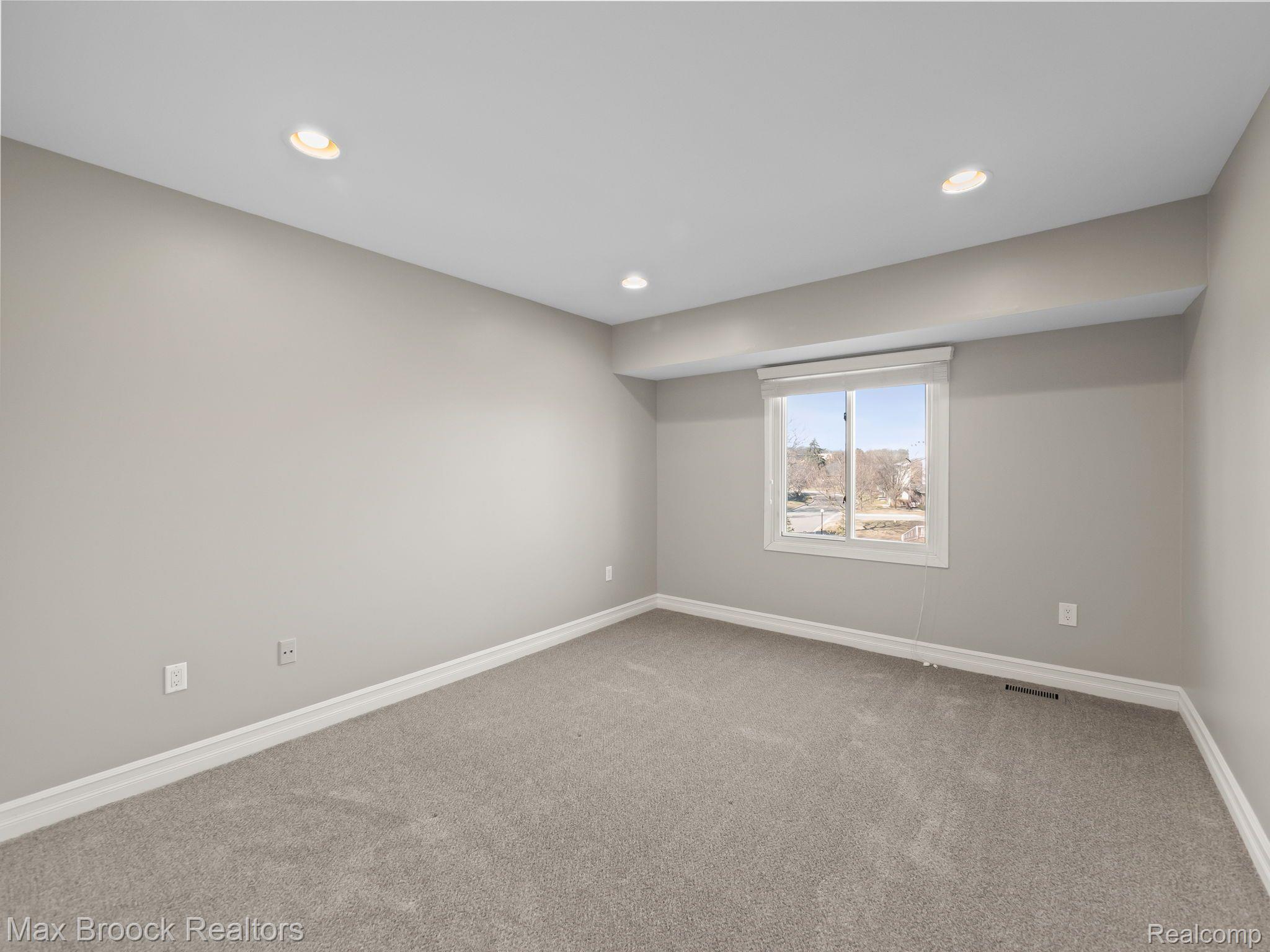 6608 Maple Lakes Drive Property Photo 24