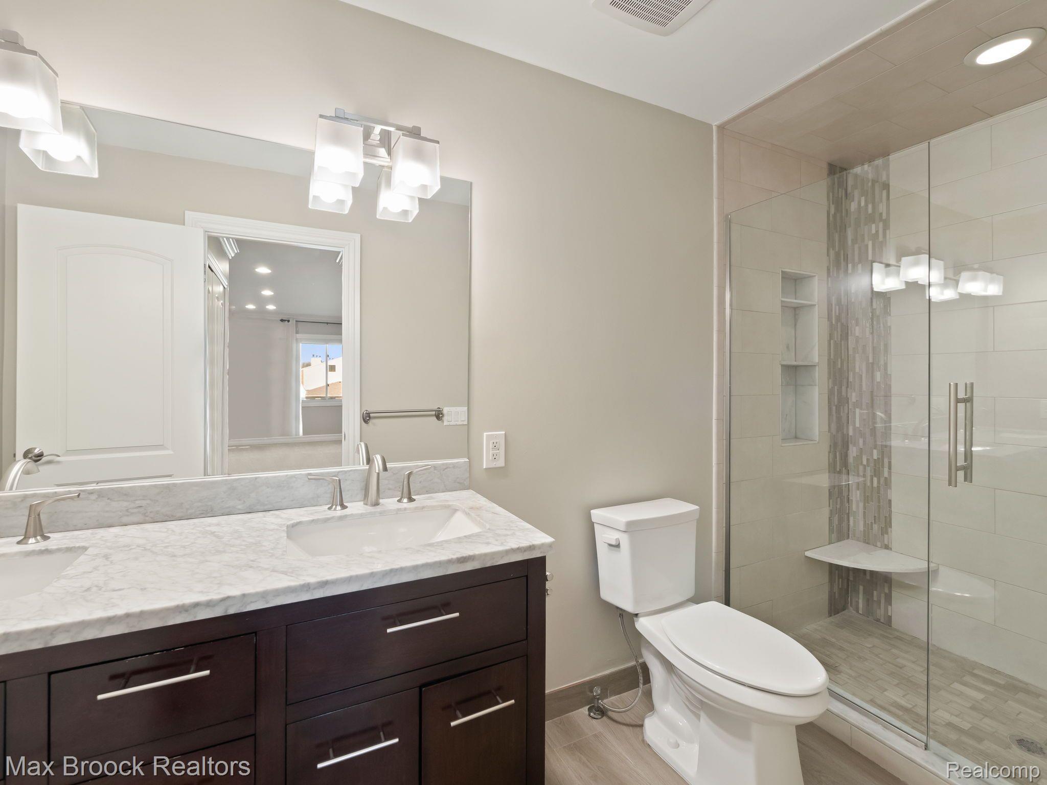 6608 Maple Lakes Drive Property Photo 32