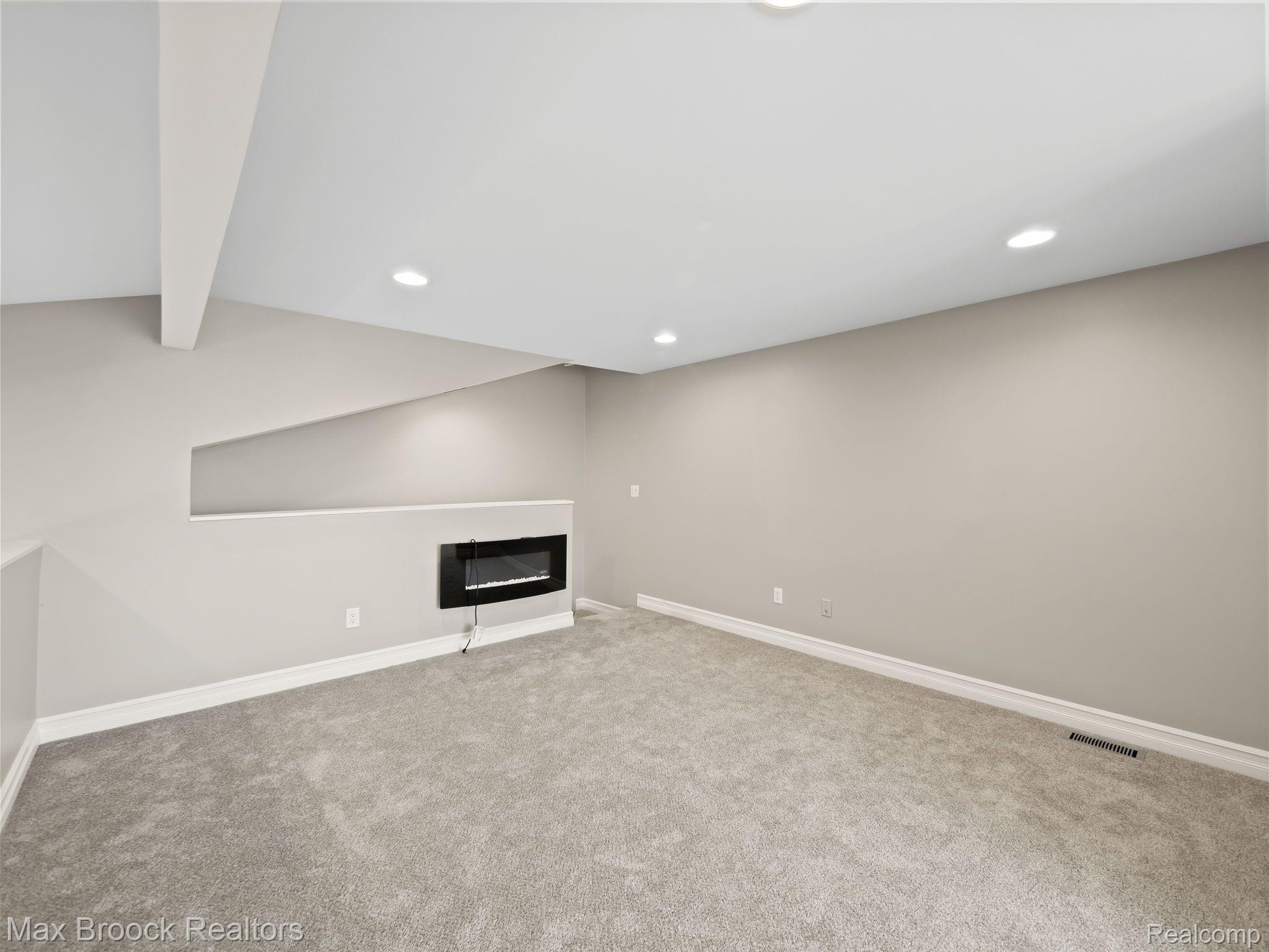 6608 Maple Lakes Drive Property Photo 37