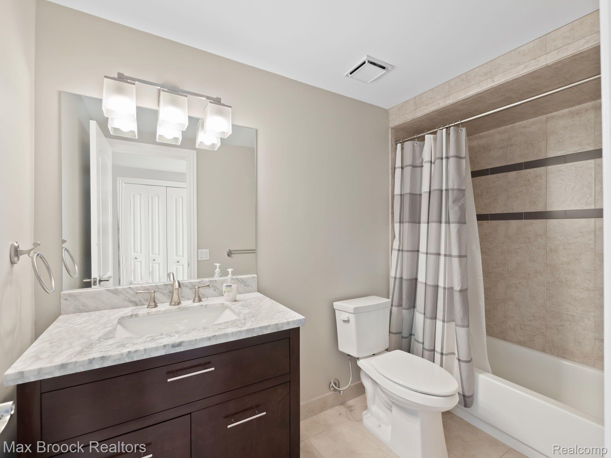 6608 Maple Lakes Drive Property Photo 40