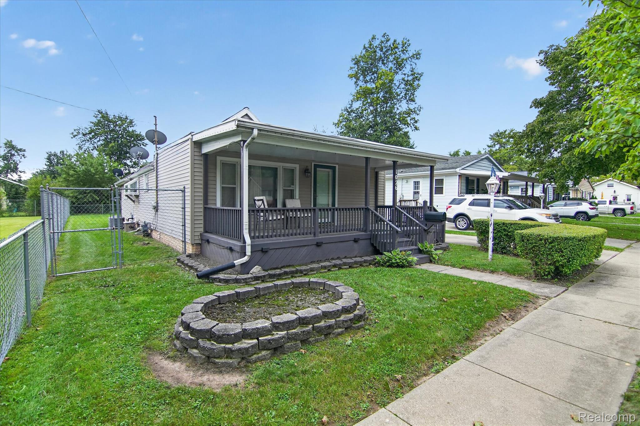 1026 Bristol Street Property Photo 2