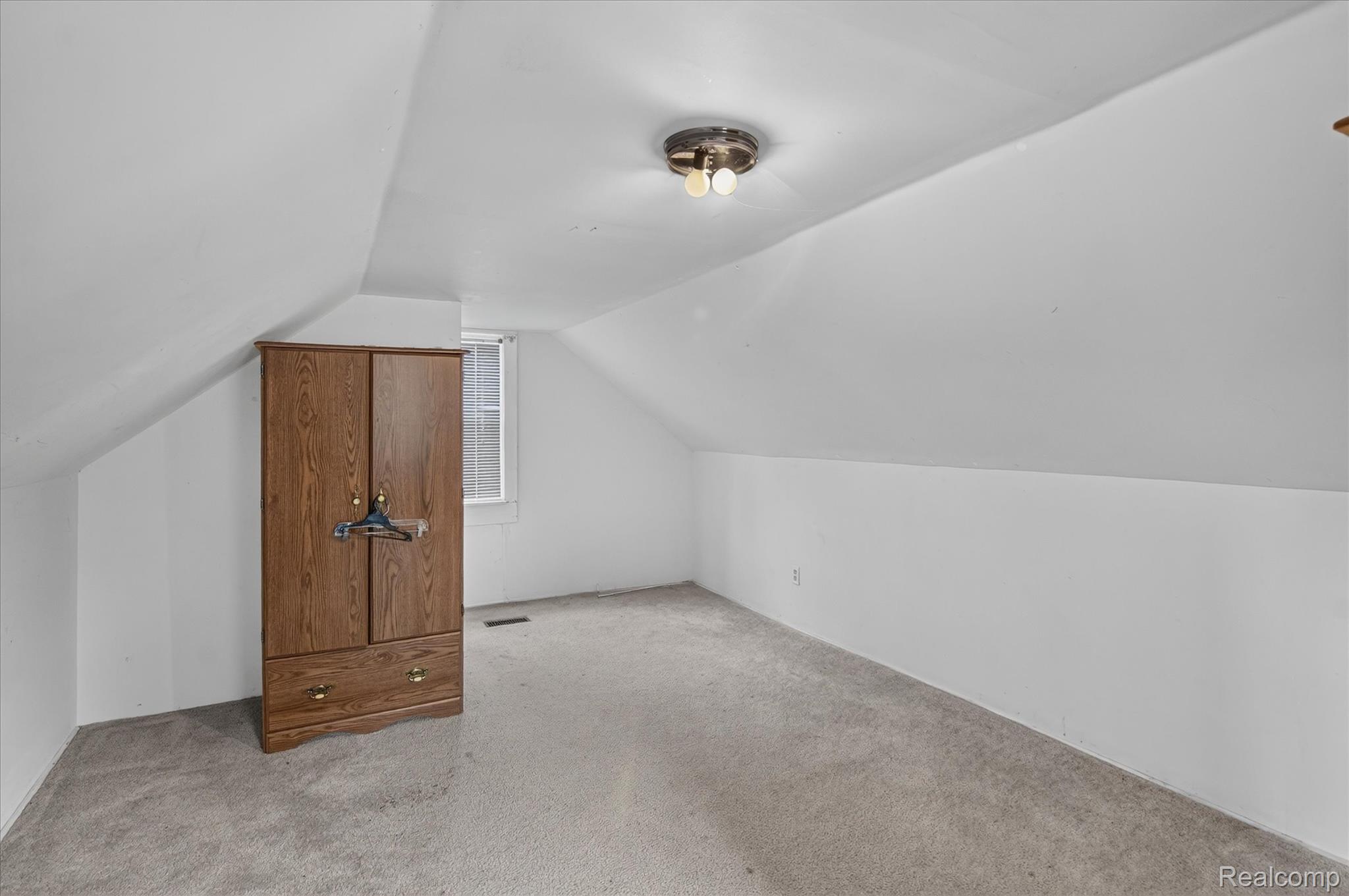 1026 Bristol Street Property Photo 29
