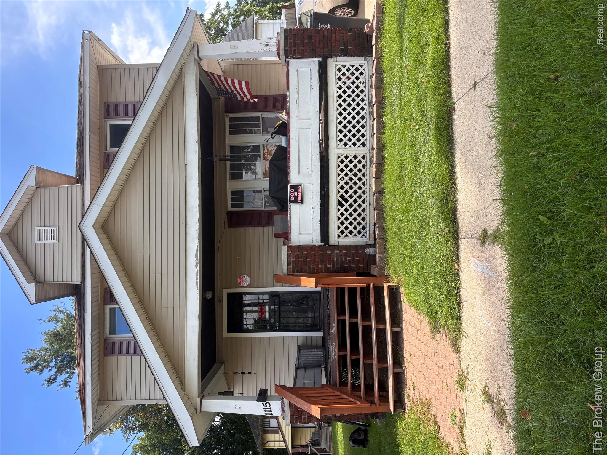 1115 W 2nd Street Property Photo 1