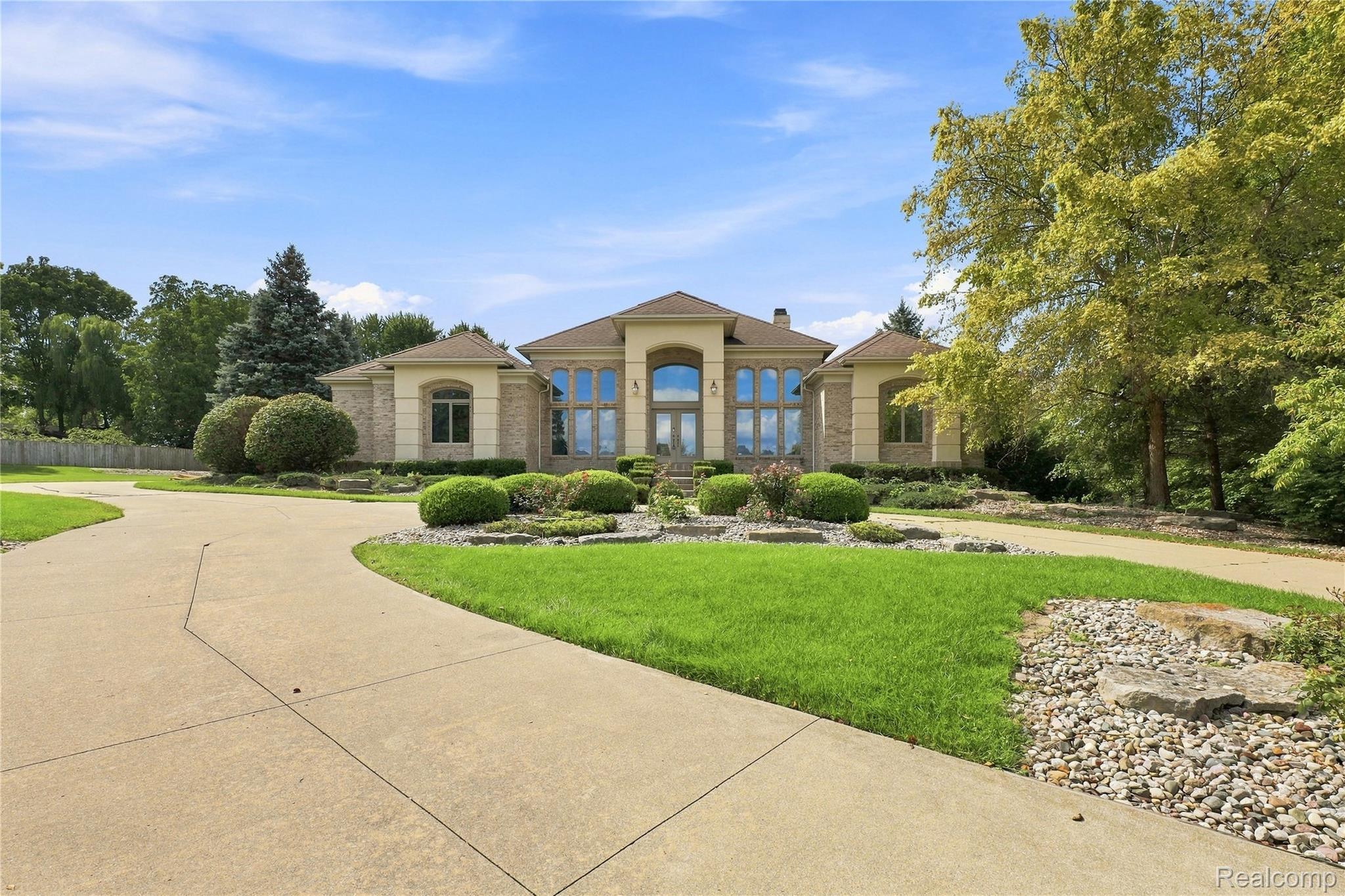 2566 Lakeside Court Property Photo 1