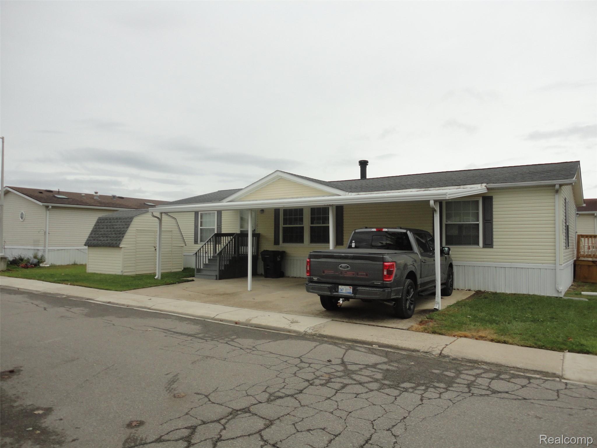 25182 Frontier Circle Property Photo 1