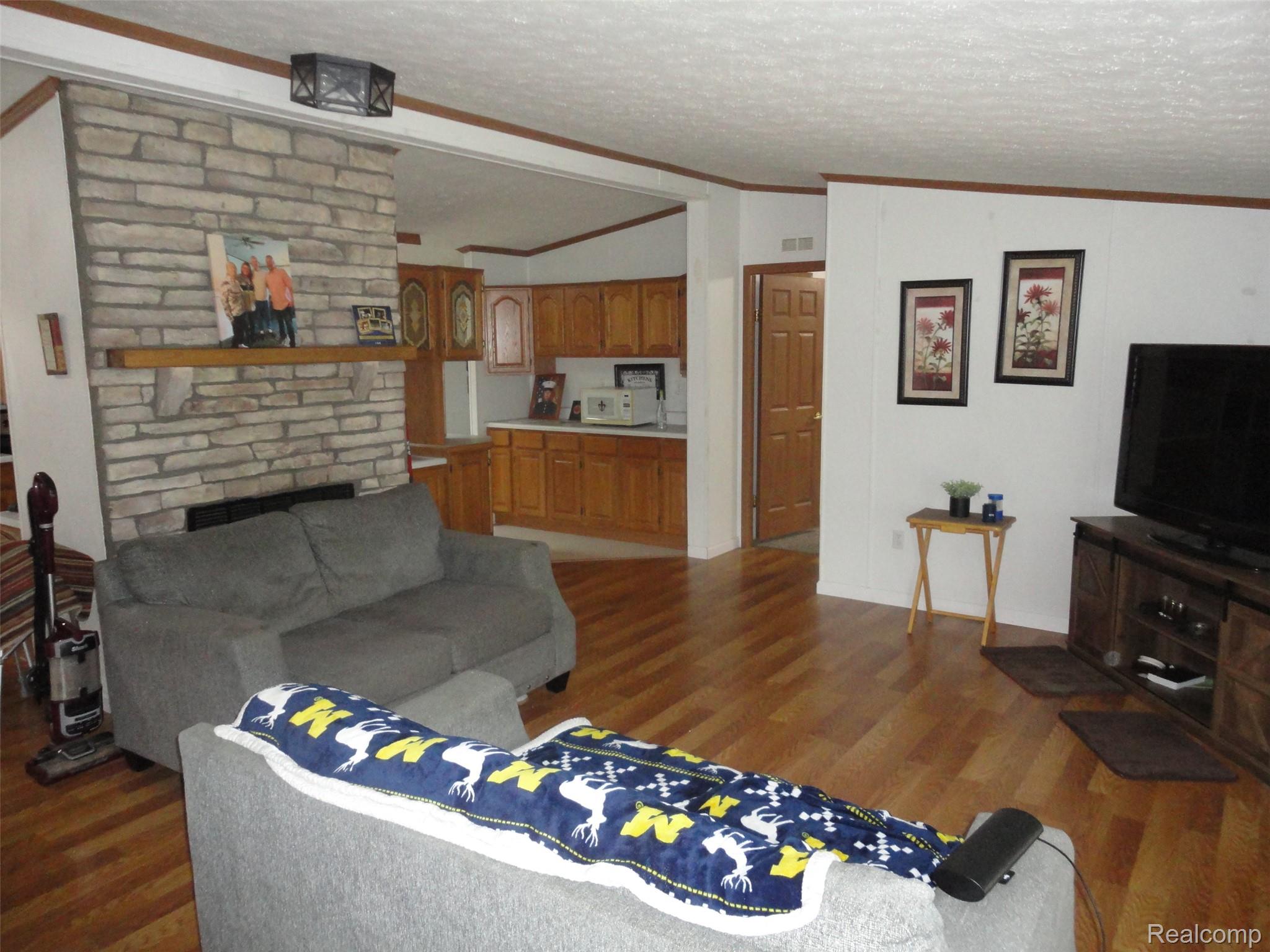 25182 Frontier Circle Property Photo 2
