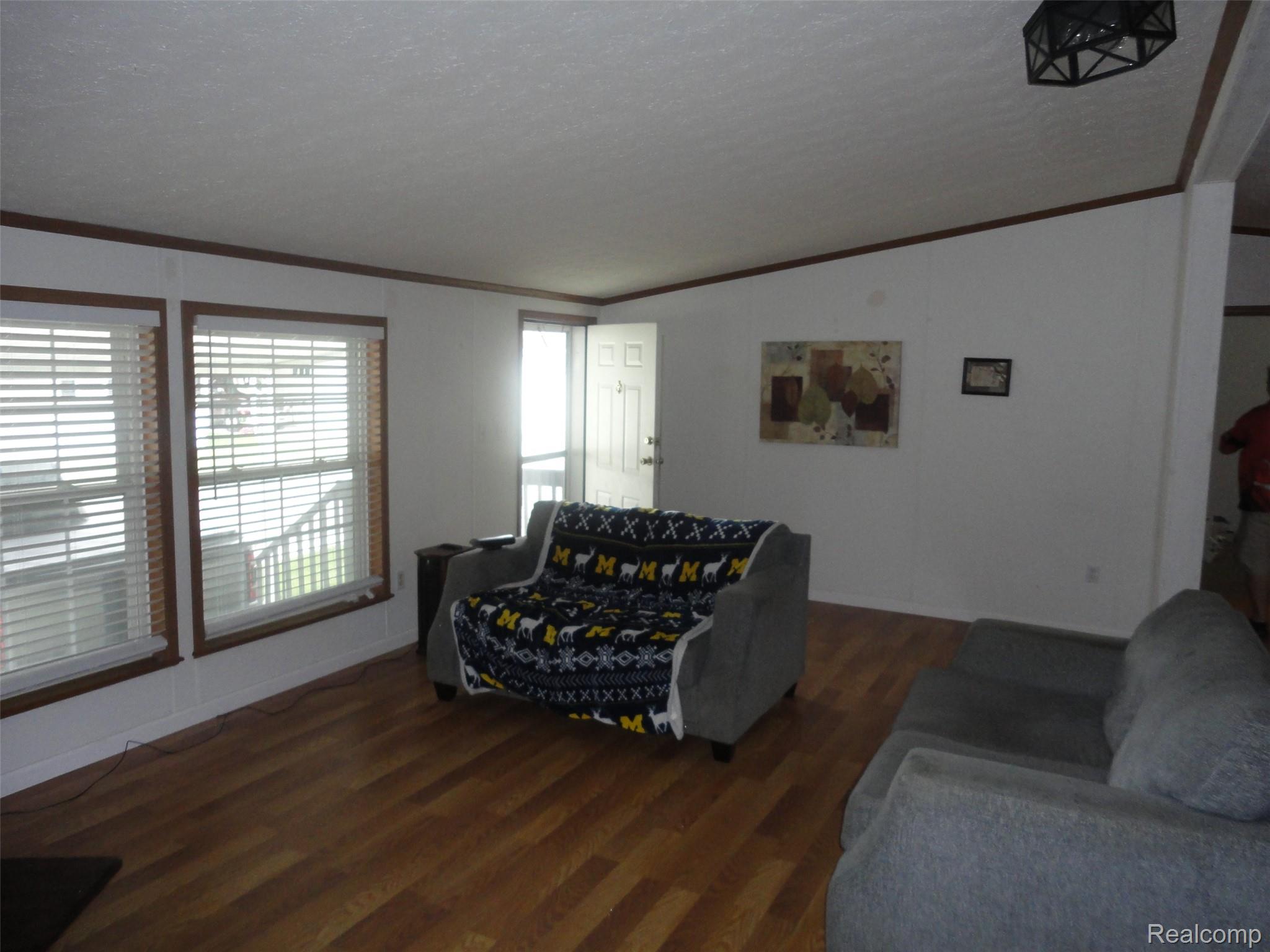 25182 Frontier Circle Property Photo 3
