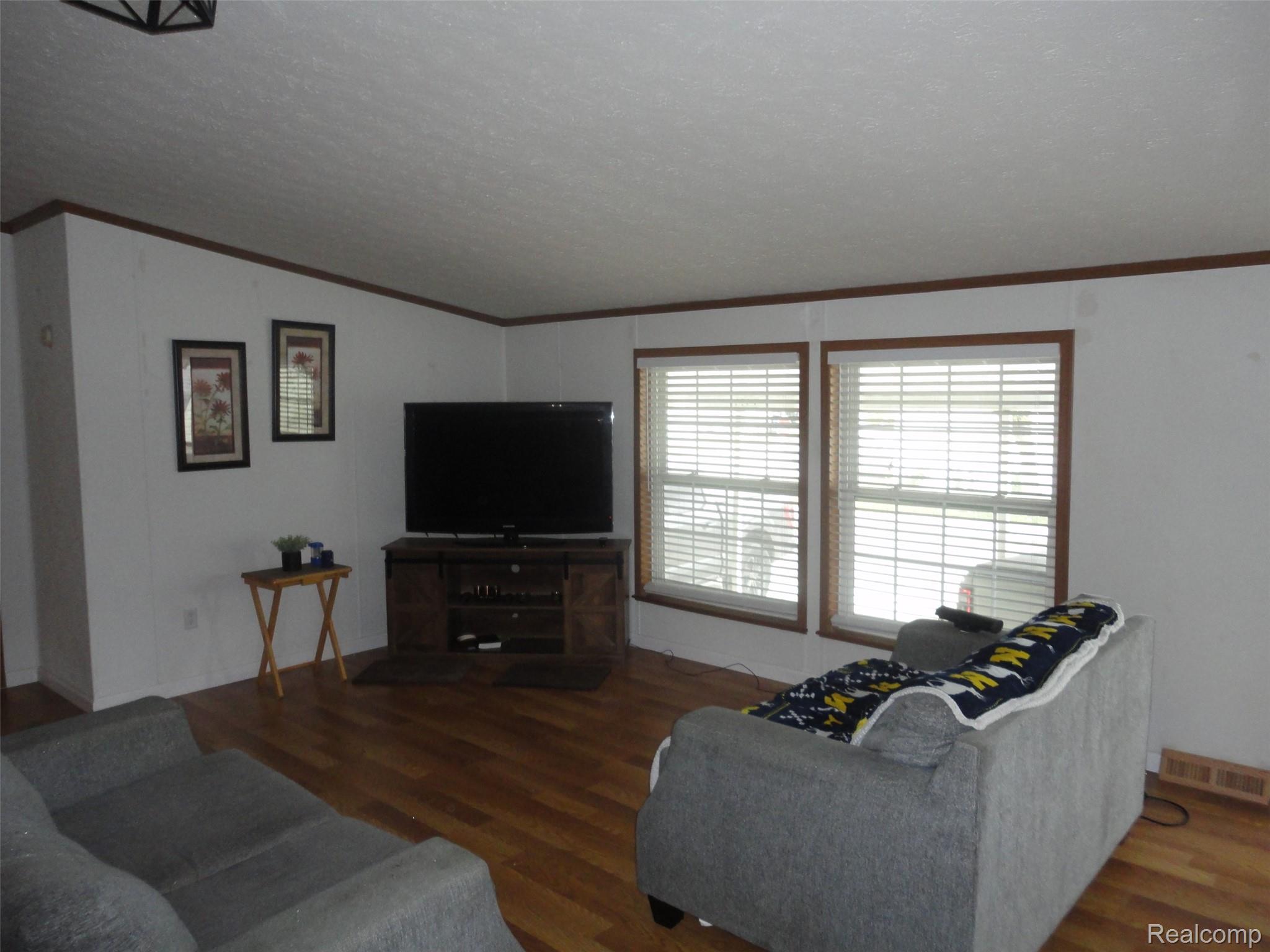 25182 Frontier Circle Property Photo 4