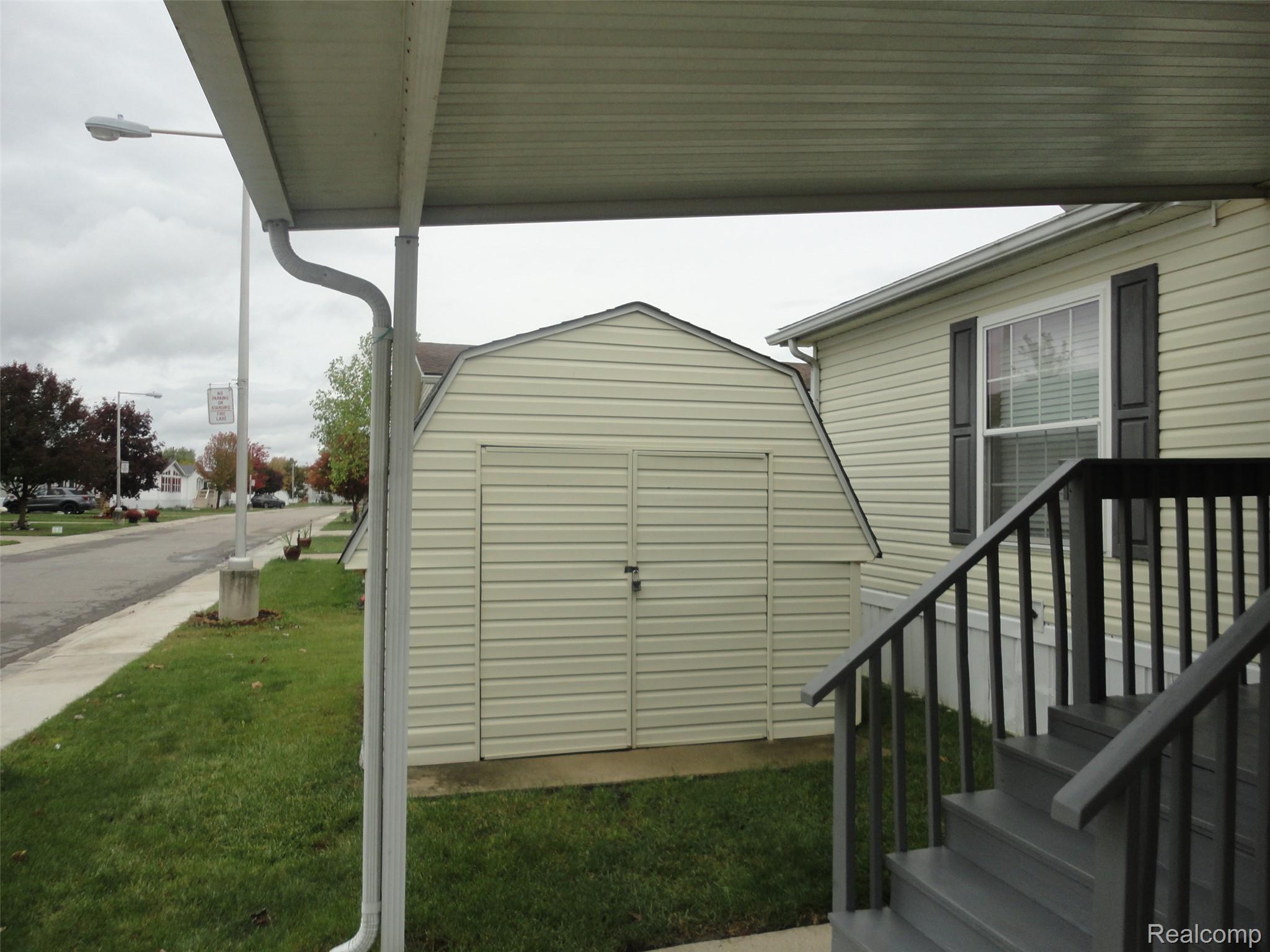 25182 Frontier Circle Property Photo 17