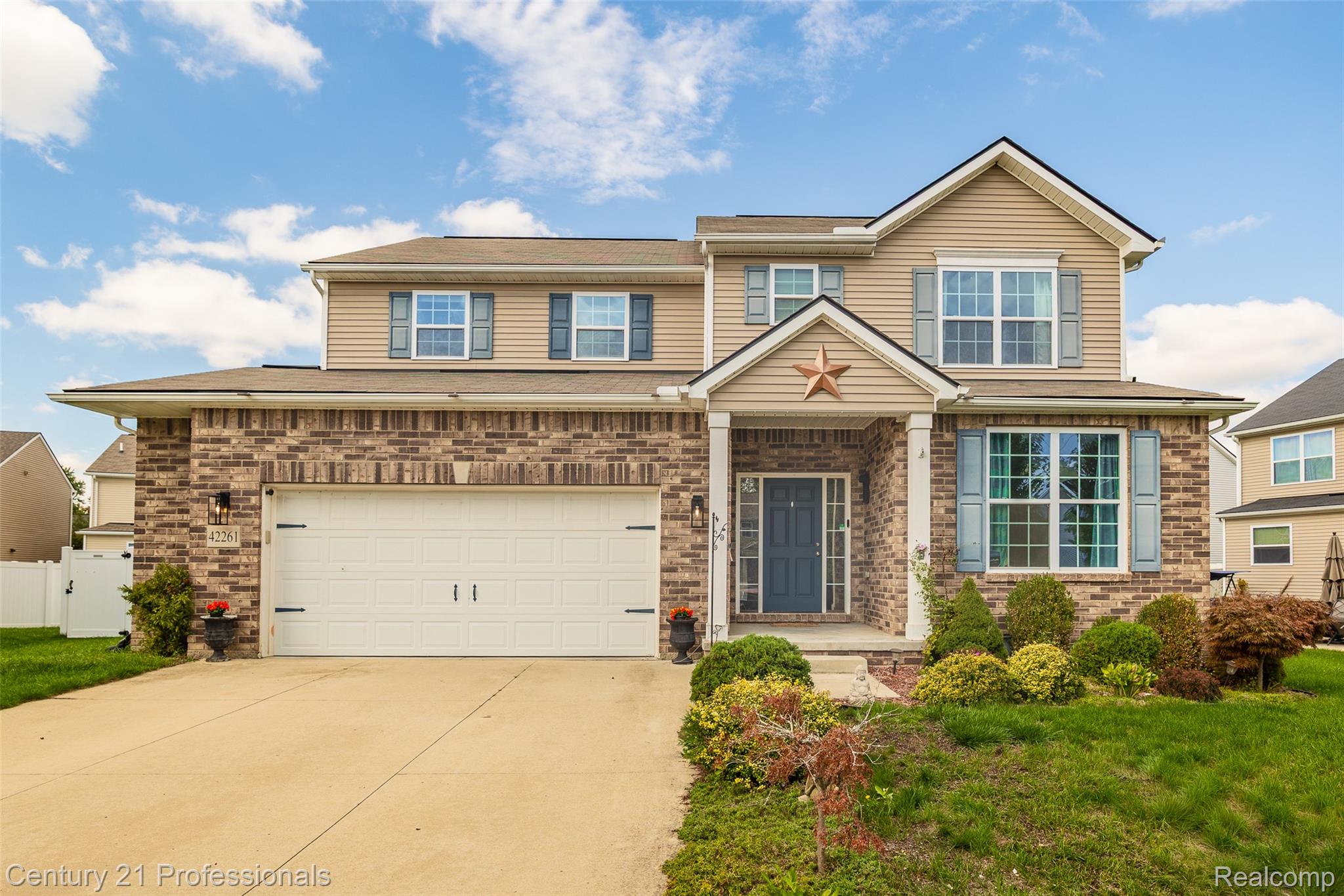 42261 Mandalay Court Property Photo 1
