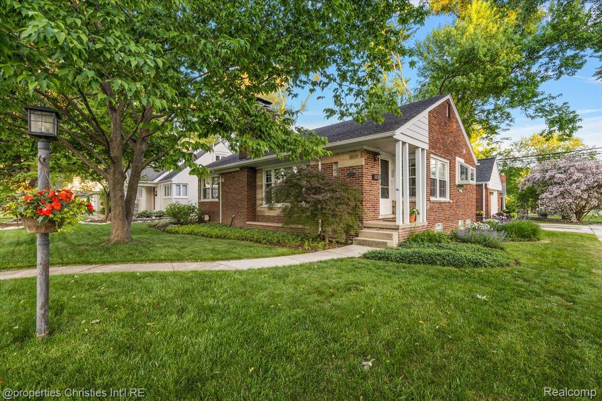 16051 Amherst Avenue Property Photo 1