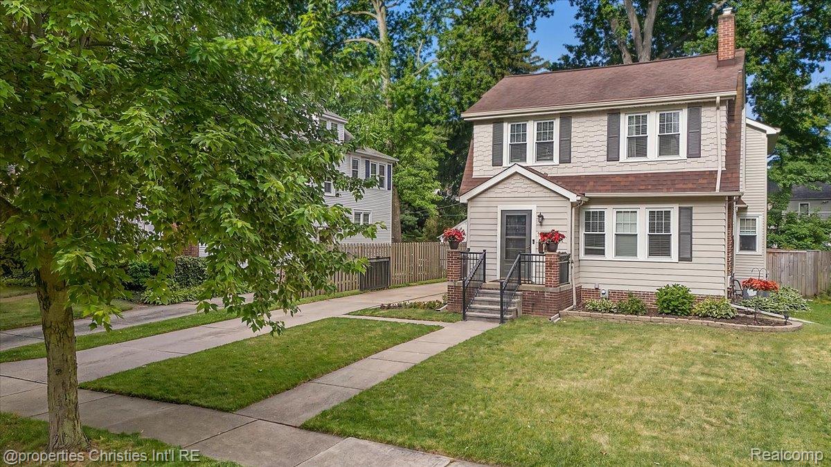 1033 Maplegrove Avenue Property Photo 1