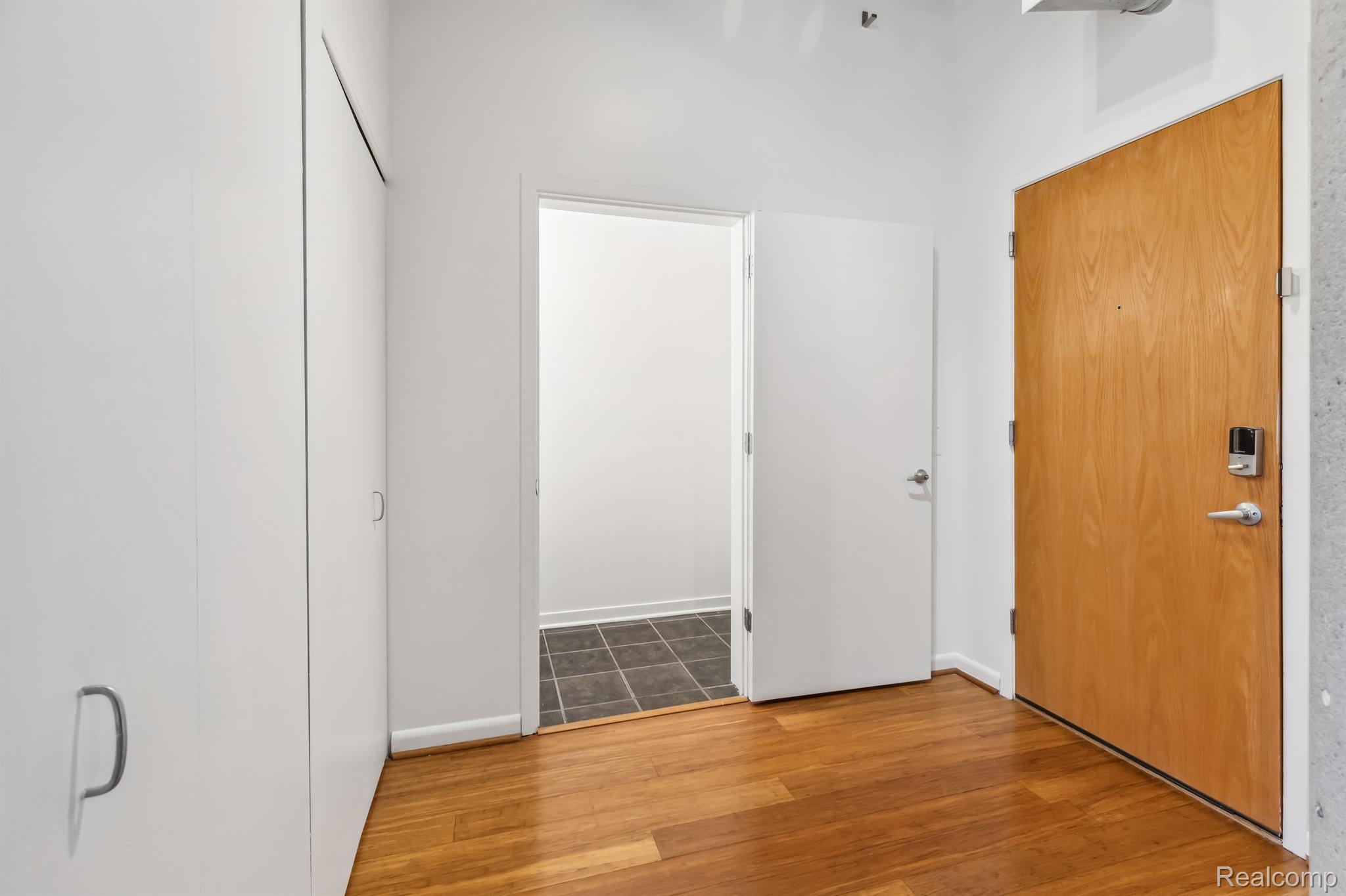 315 2nd Street 416 Property Photo 3