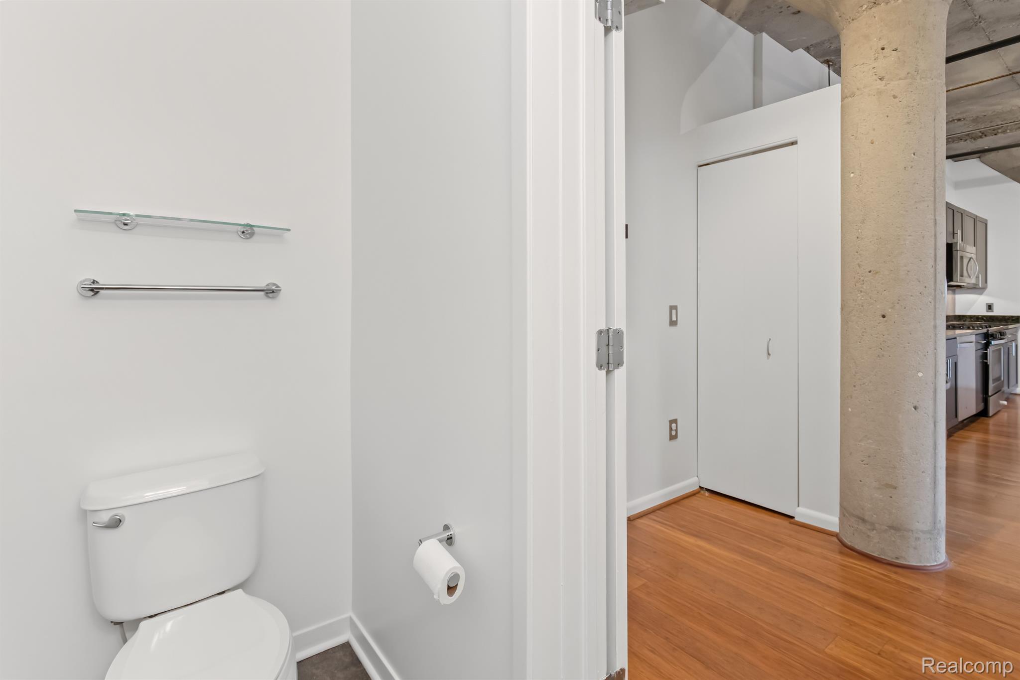 315 2nd Street 416 Property Photo 5