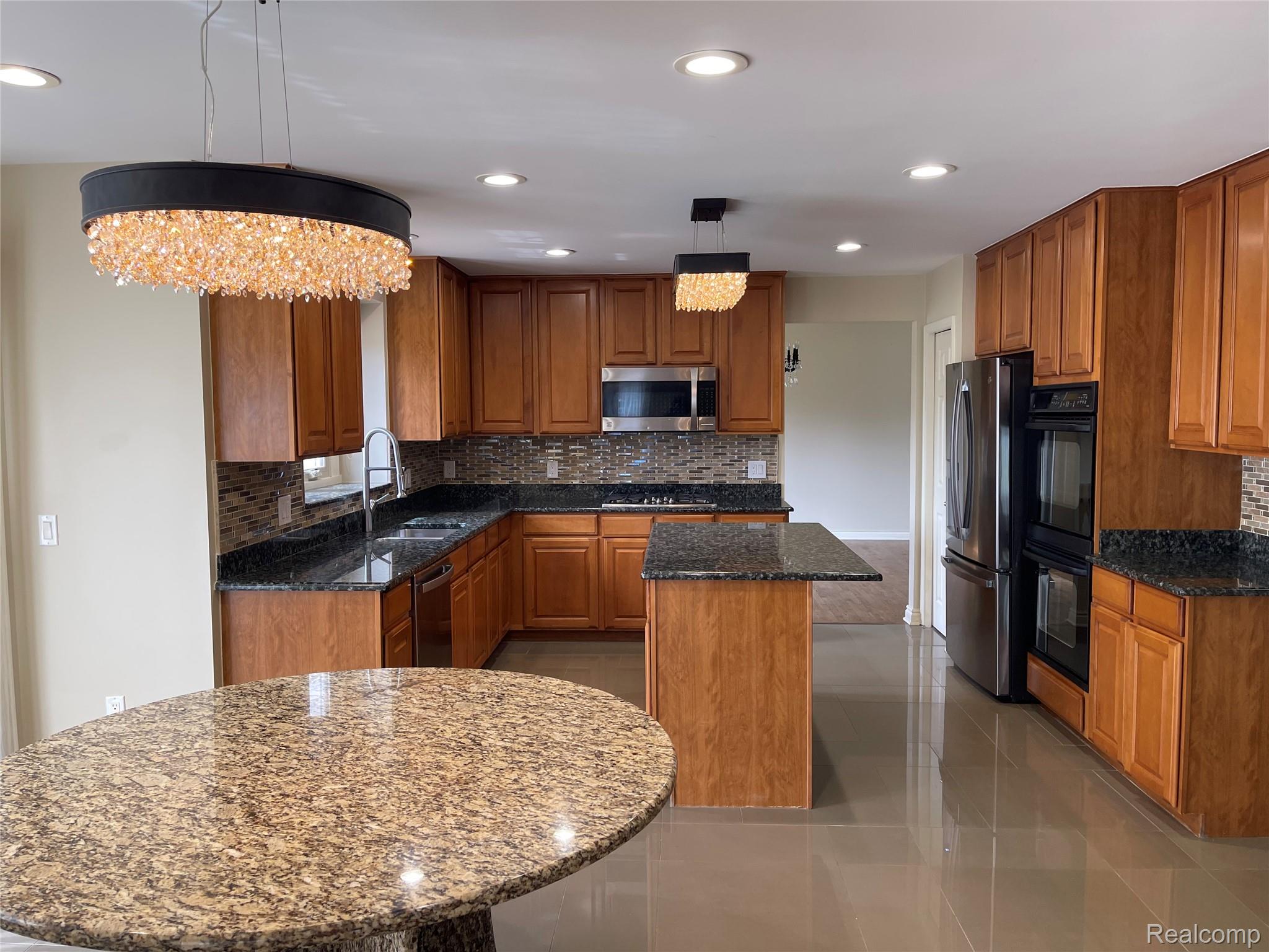 45856 Bristol Circle Property Photo 2