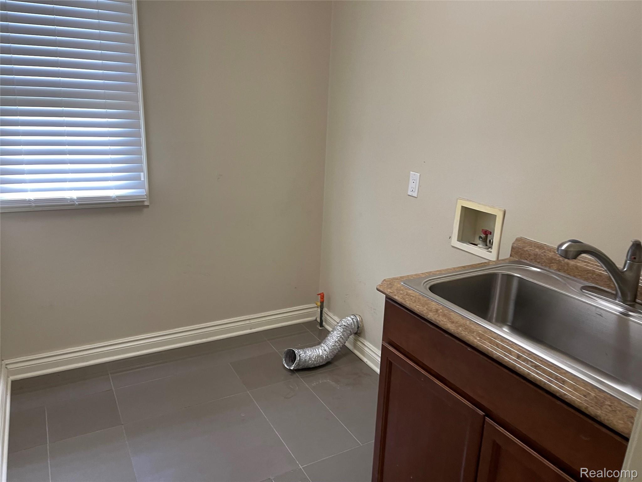 45856 Bristol Circle Property Photo 6