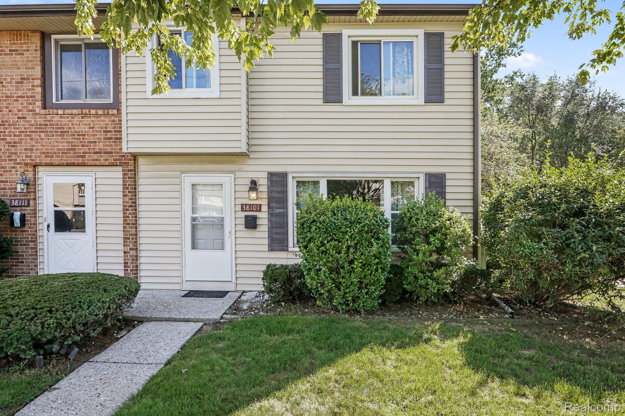 38101 Carolon Boulevard Property Photo 2