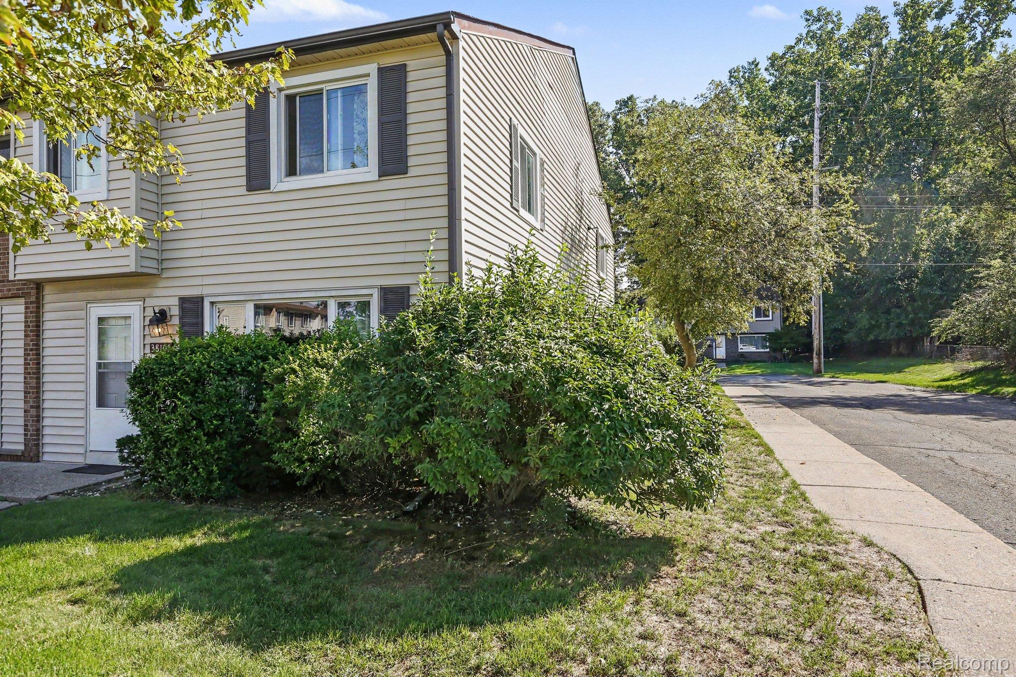 38101 Carolon Boulevard Property Photo 4