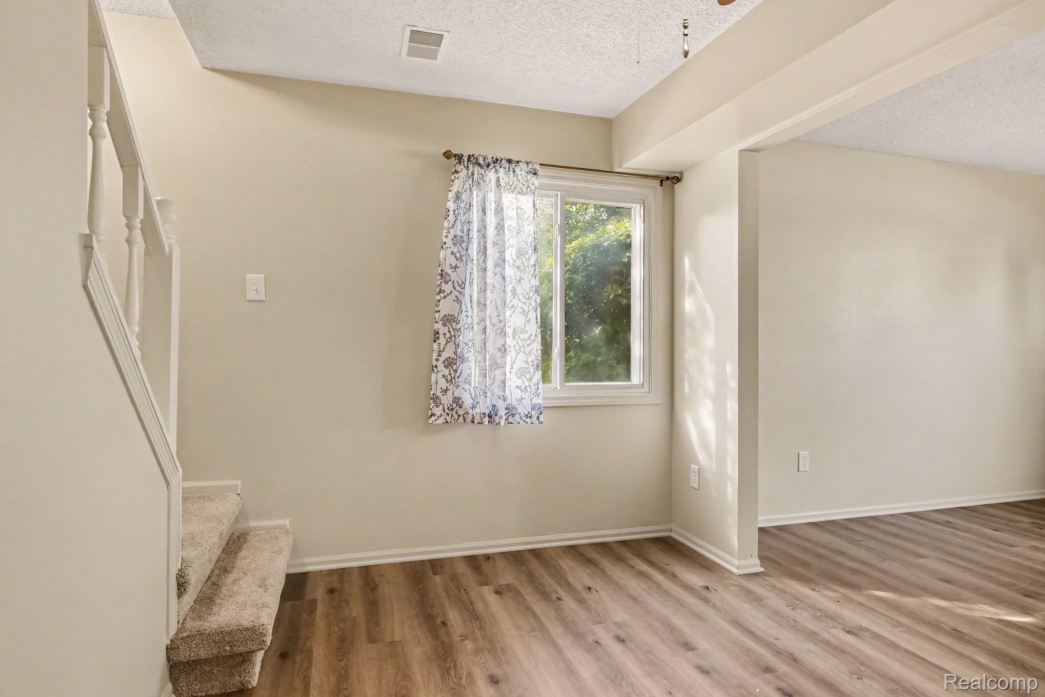 38101 Carolon Boulevard Property Photo 5