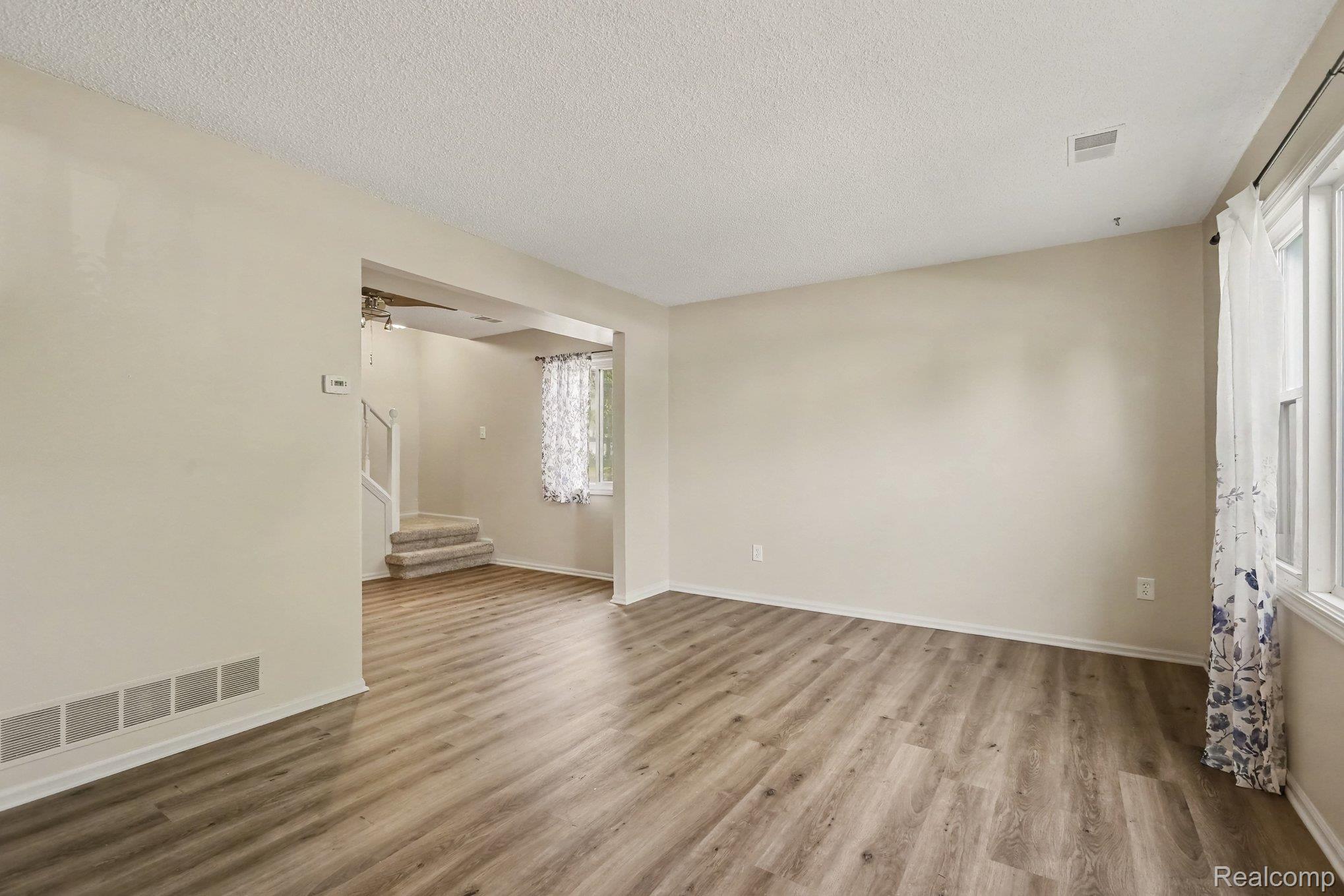 38101 Carolon Boulevard Property Photo 6