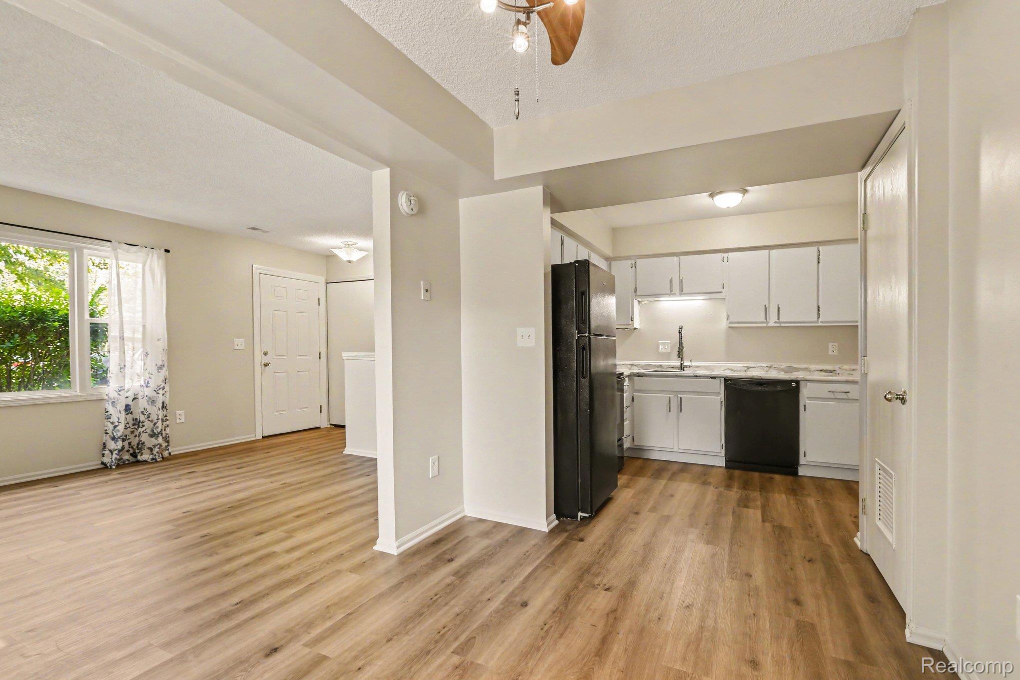 38101 Carolon Boulevard Property Photo 9