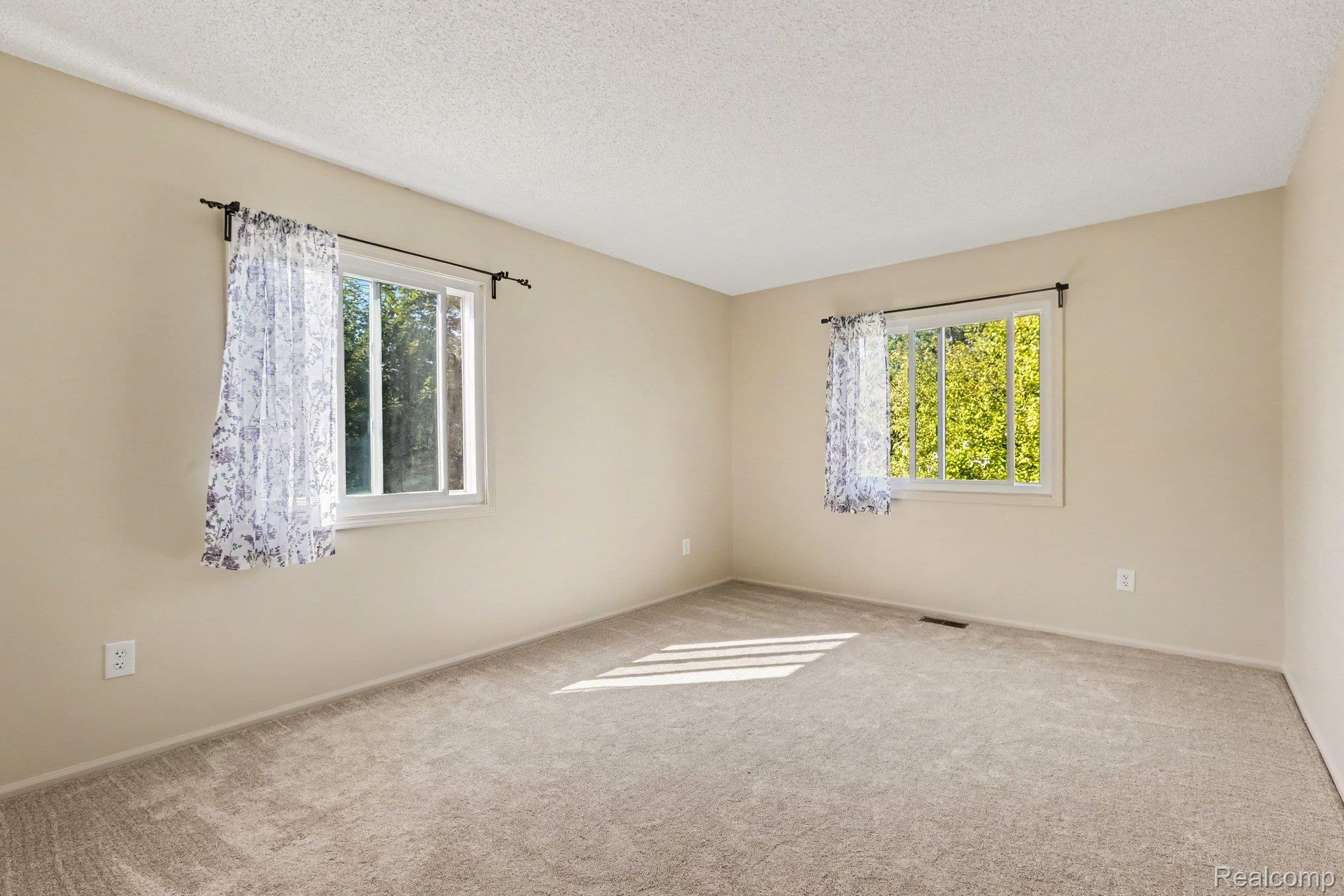38101 Carolon Boulevard Property Photo 13