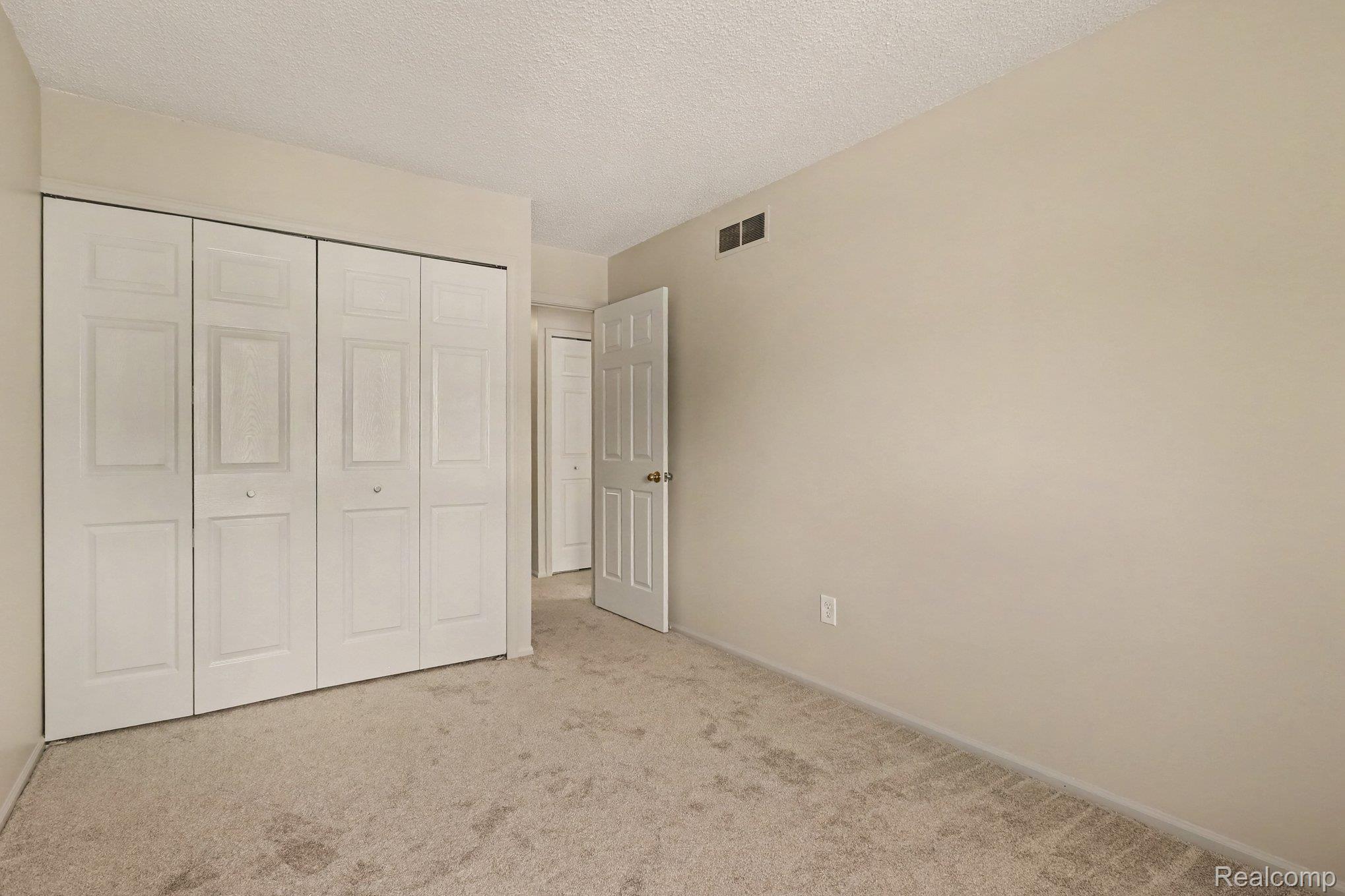38101 Carolon Boulevard Property Photo 15