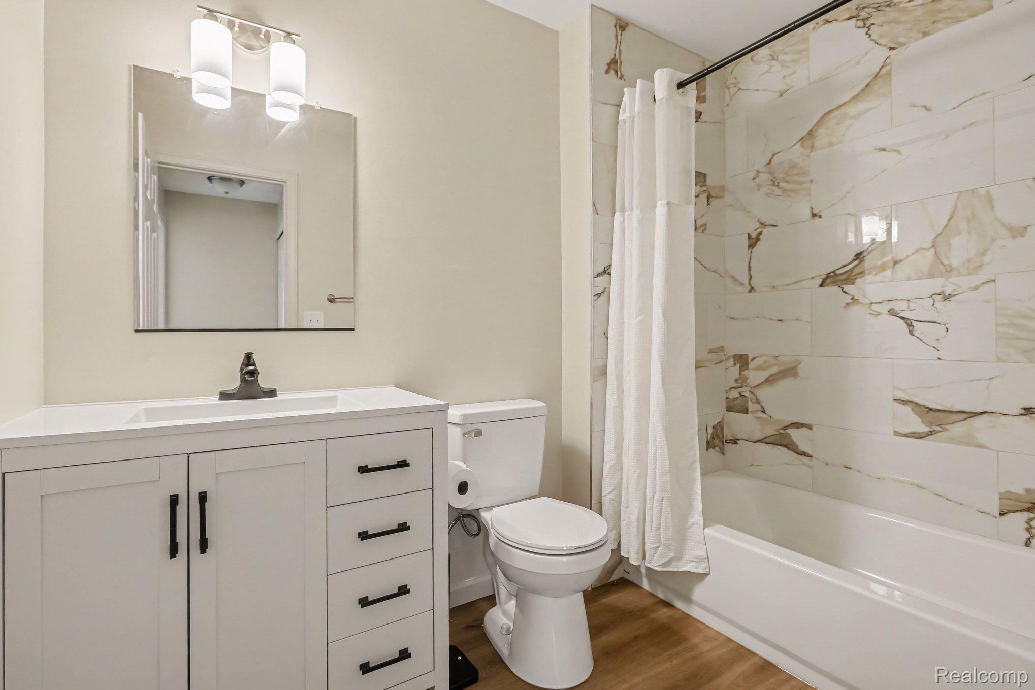 38101 Carolon Boulevard Property Photo 16