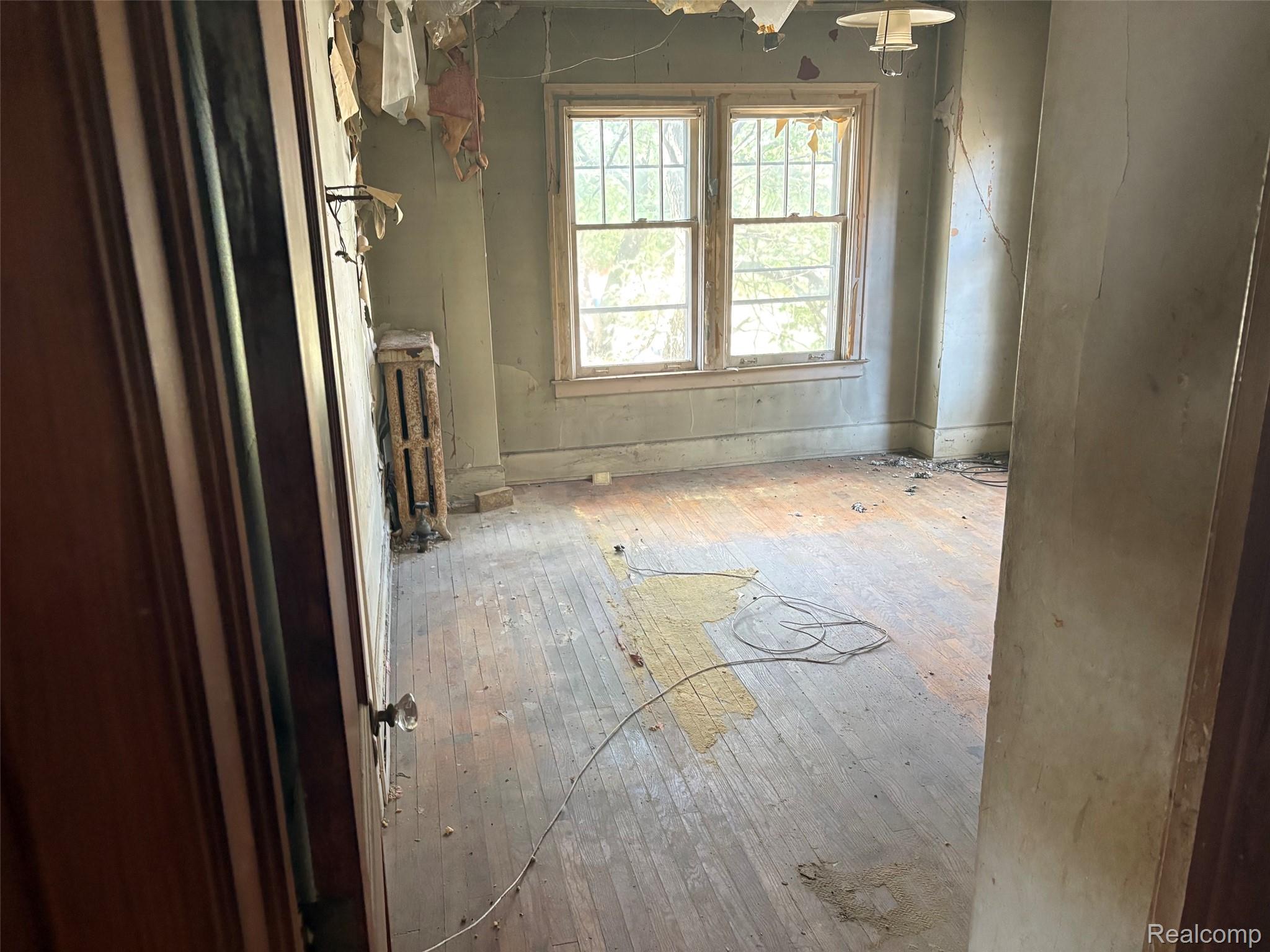 1727 Edison Street Property Photo 3