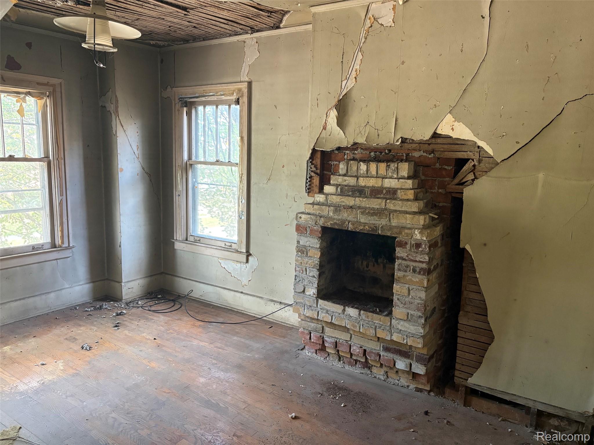1727 Edison Street Property Photo 4
