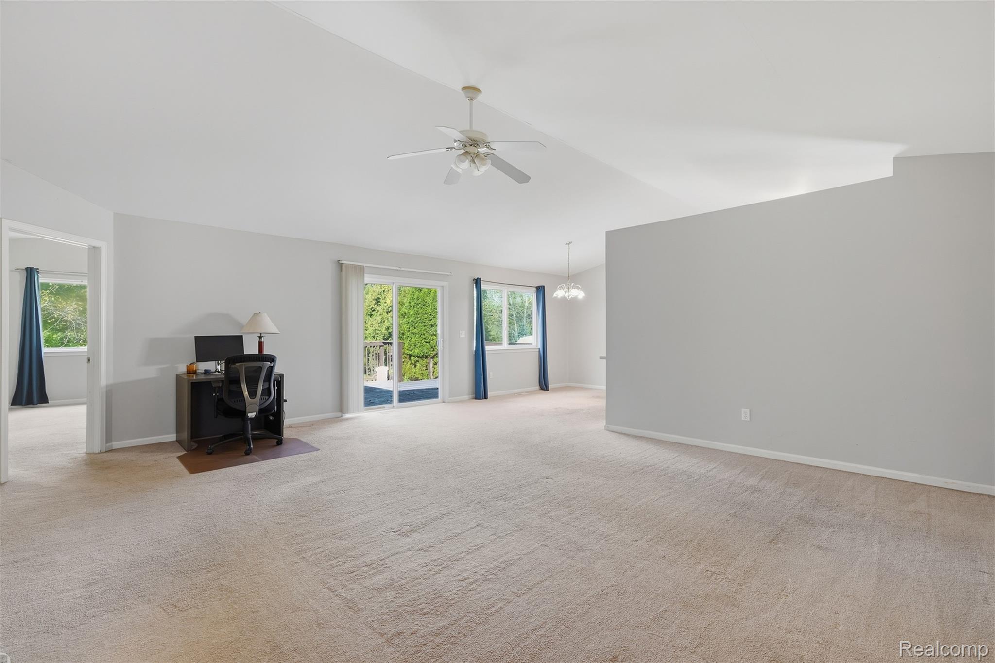 2649 Thistlewood Drive Property Photo 3