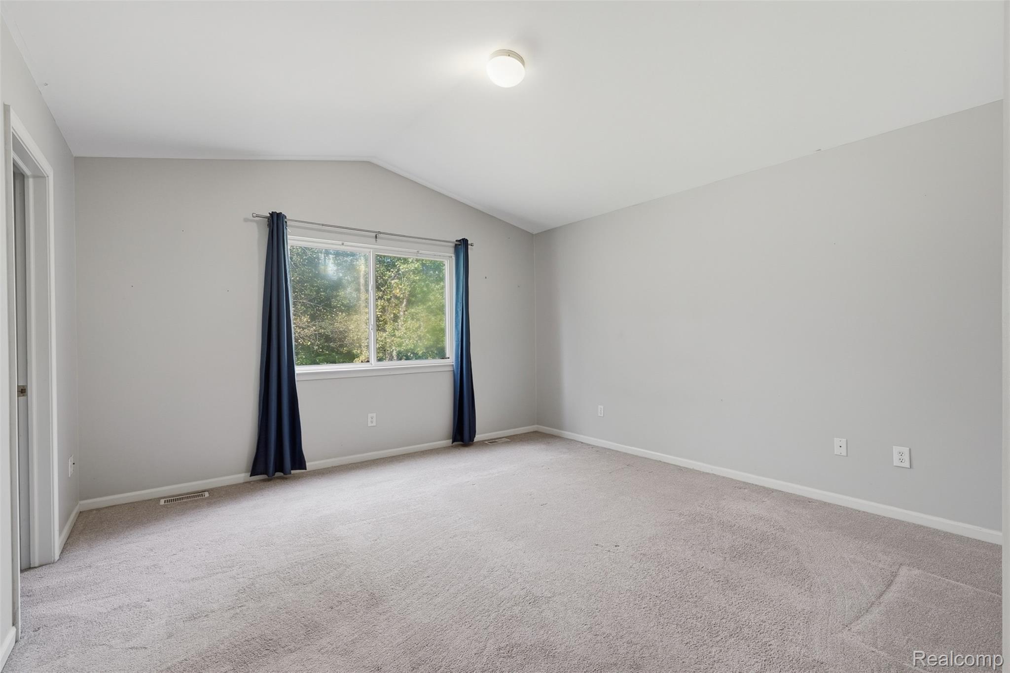 2649 Thistlewood Drive Property Photo 5