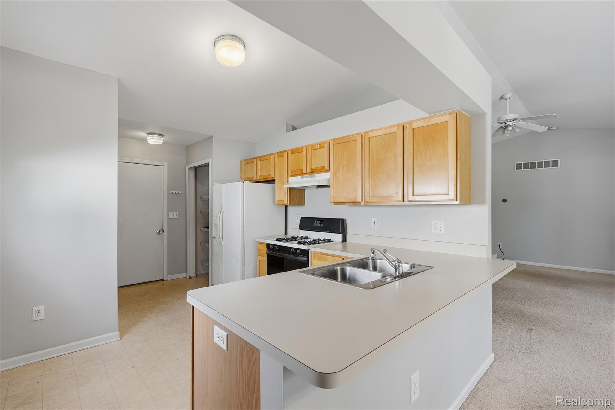 2649 Thistlewood Drive Property Photo 12